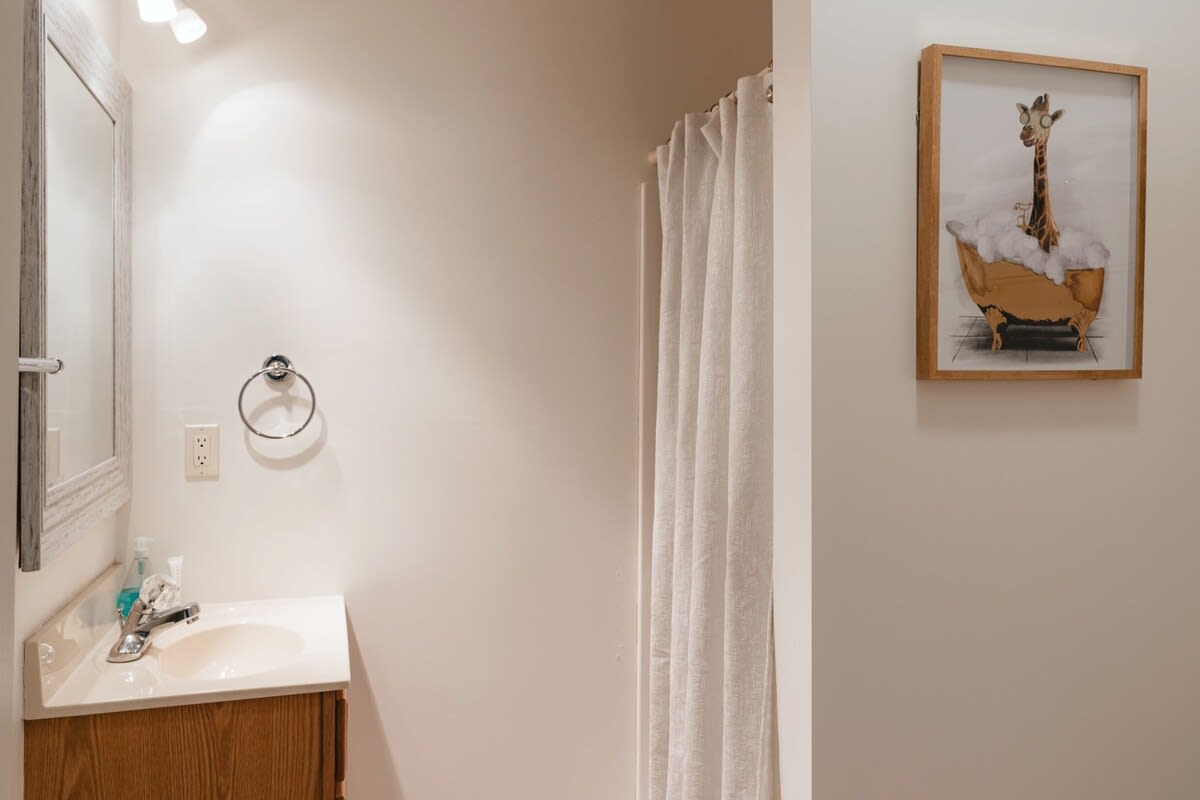 Half Bathroom 4