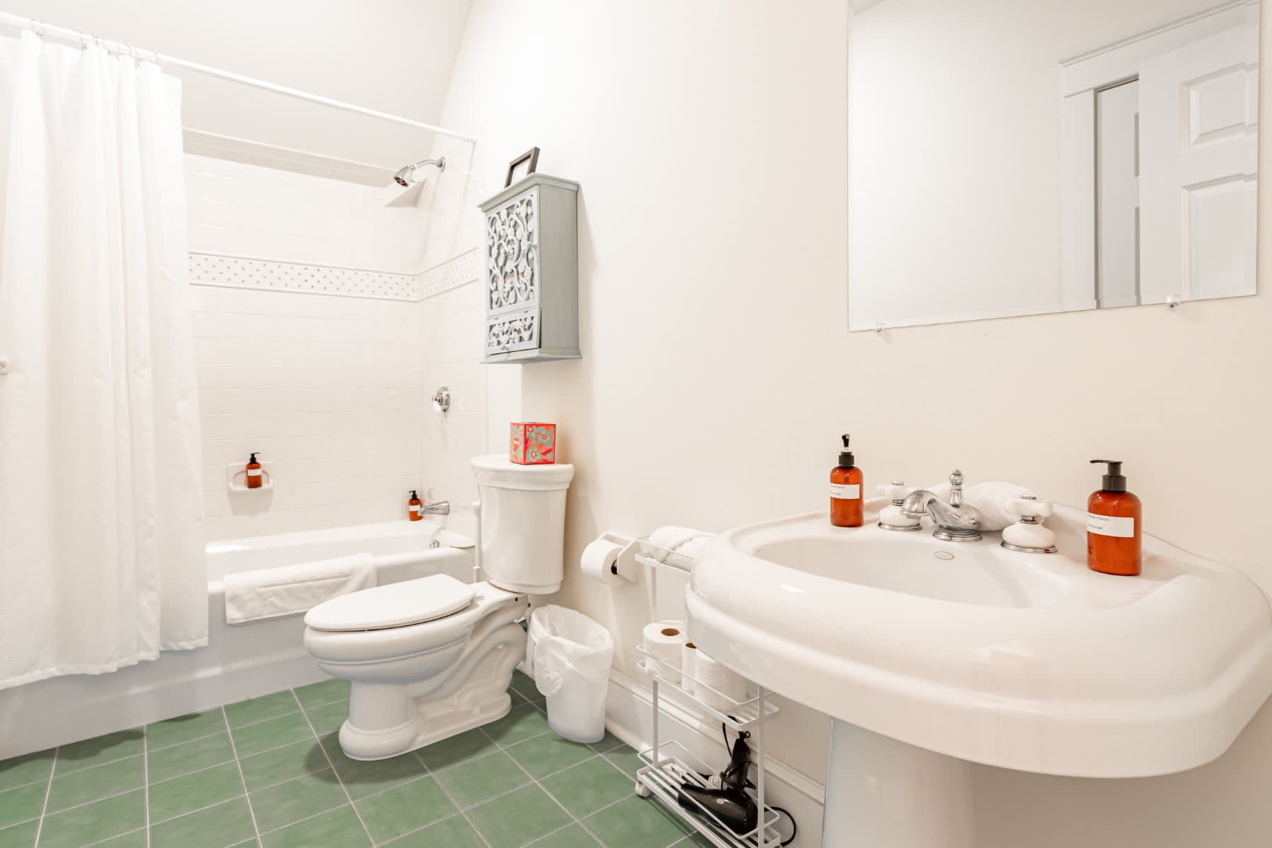 Full Bathroom 2