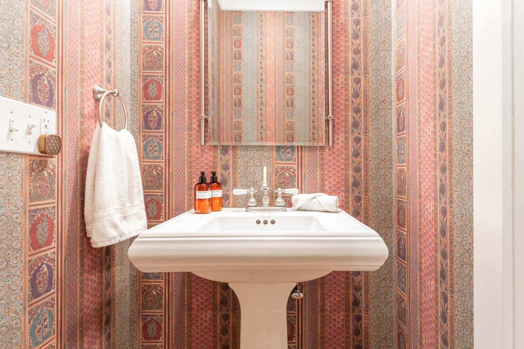 Full Bathroom 1
