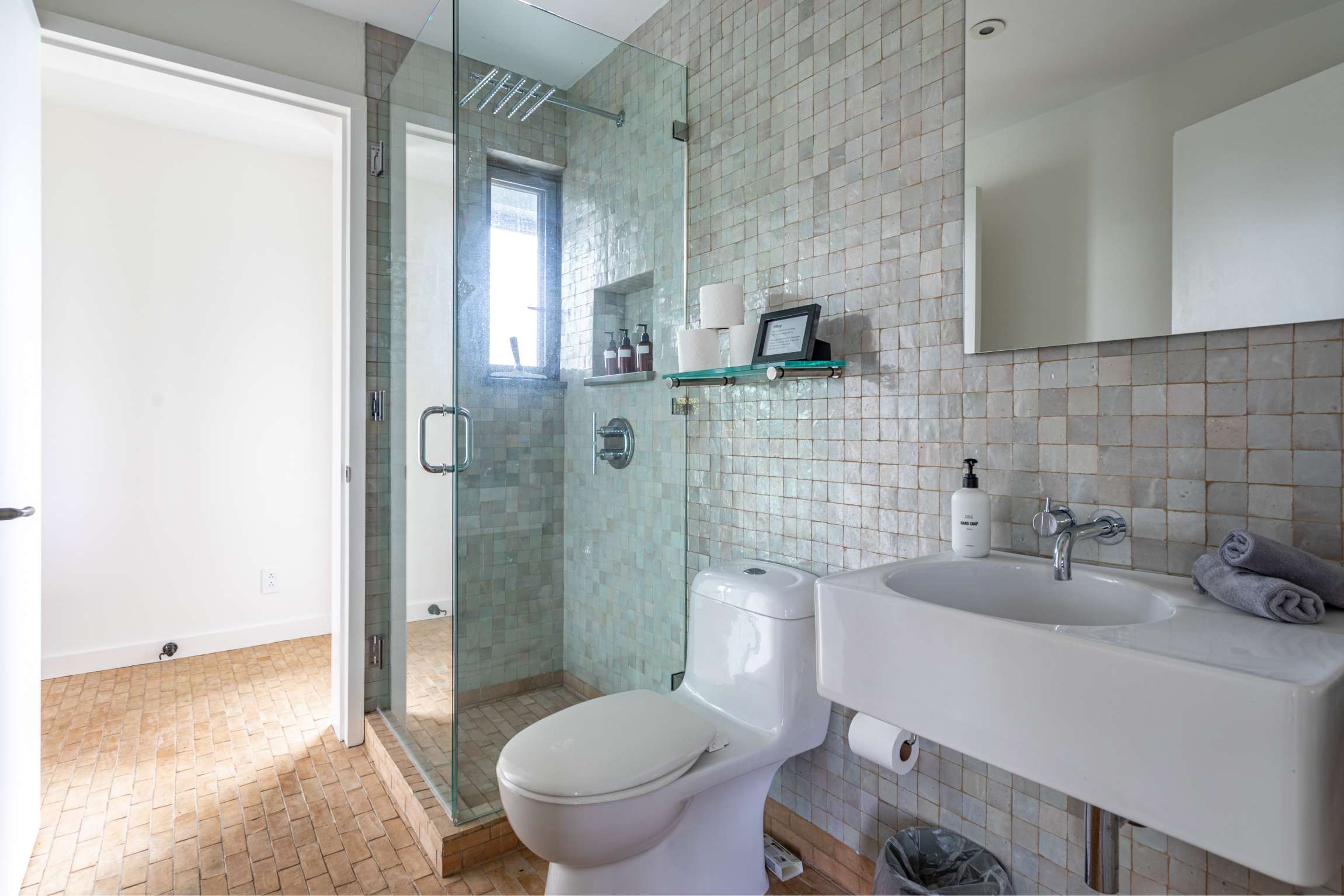 Full Bathroom 2