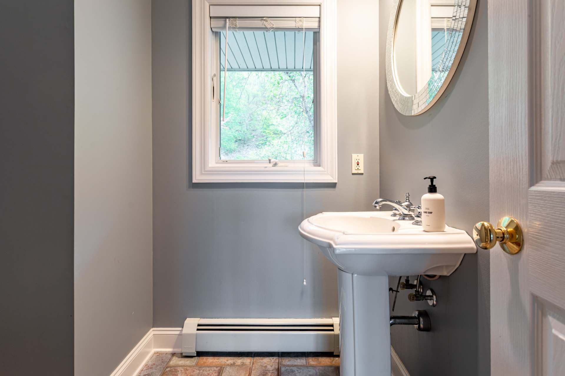 Full Bathroom 1