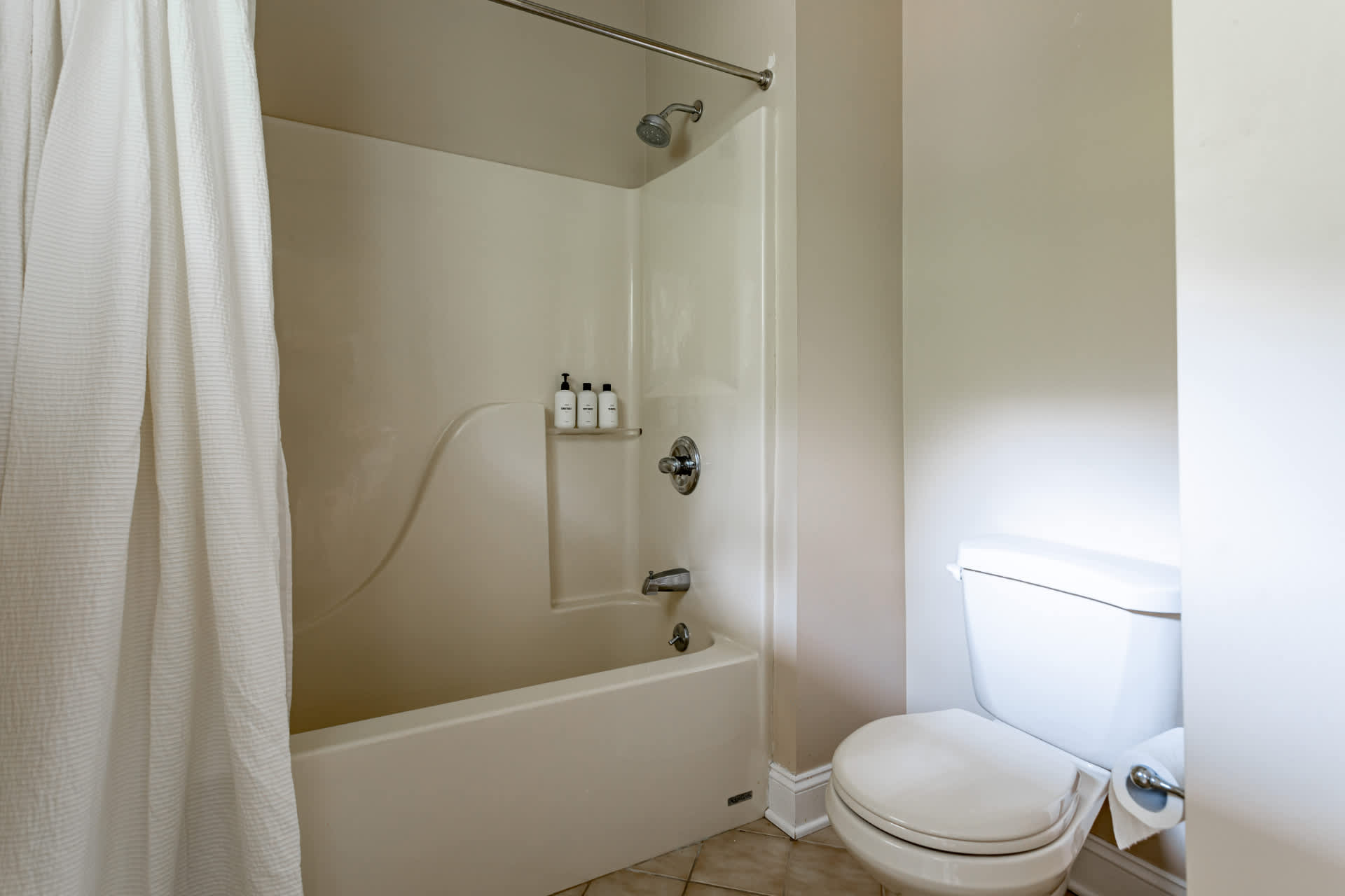 Full Bathroom 2