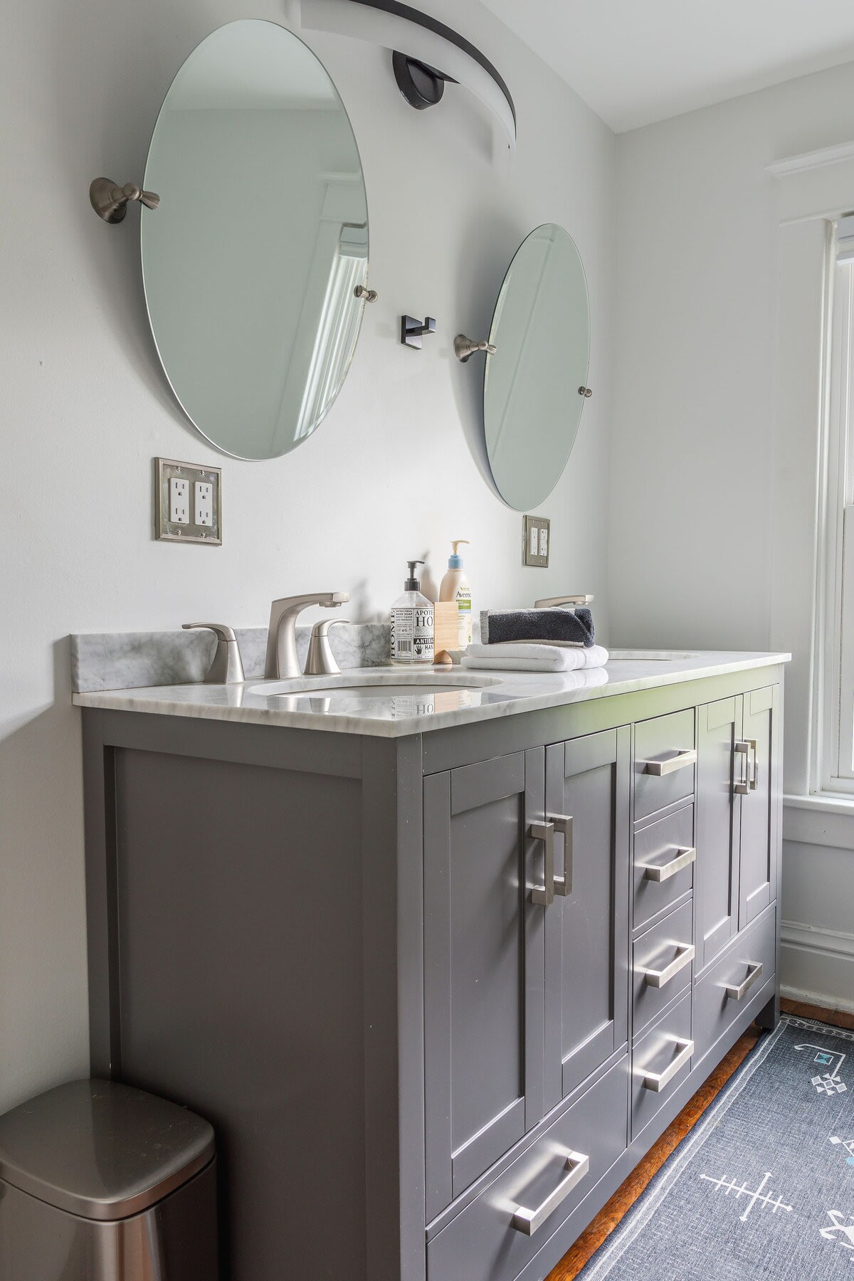 Full Bathroom 1