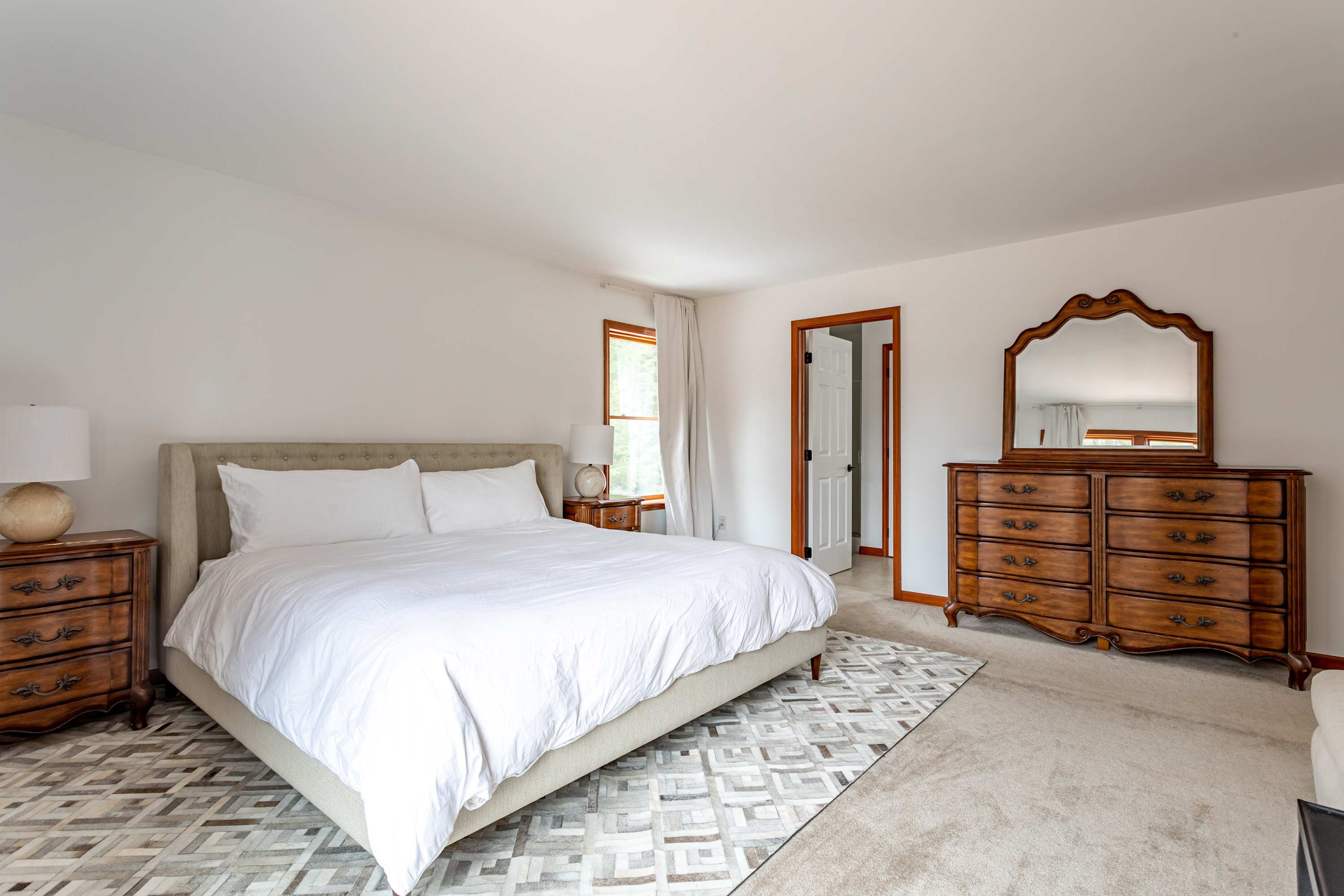 Bedroom 1: Master