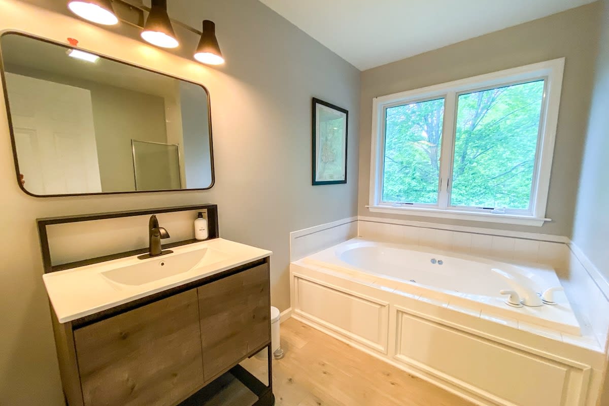 Full Bathroom 2