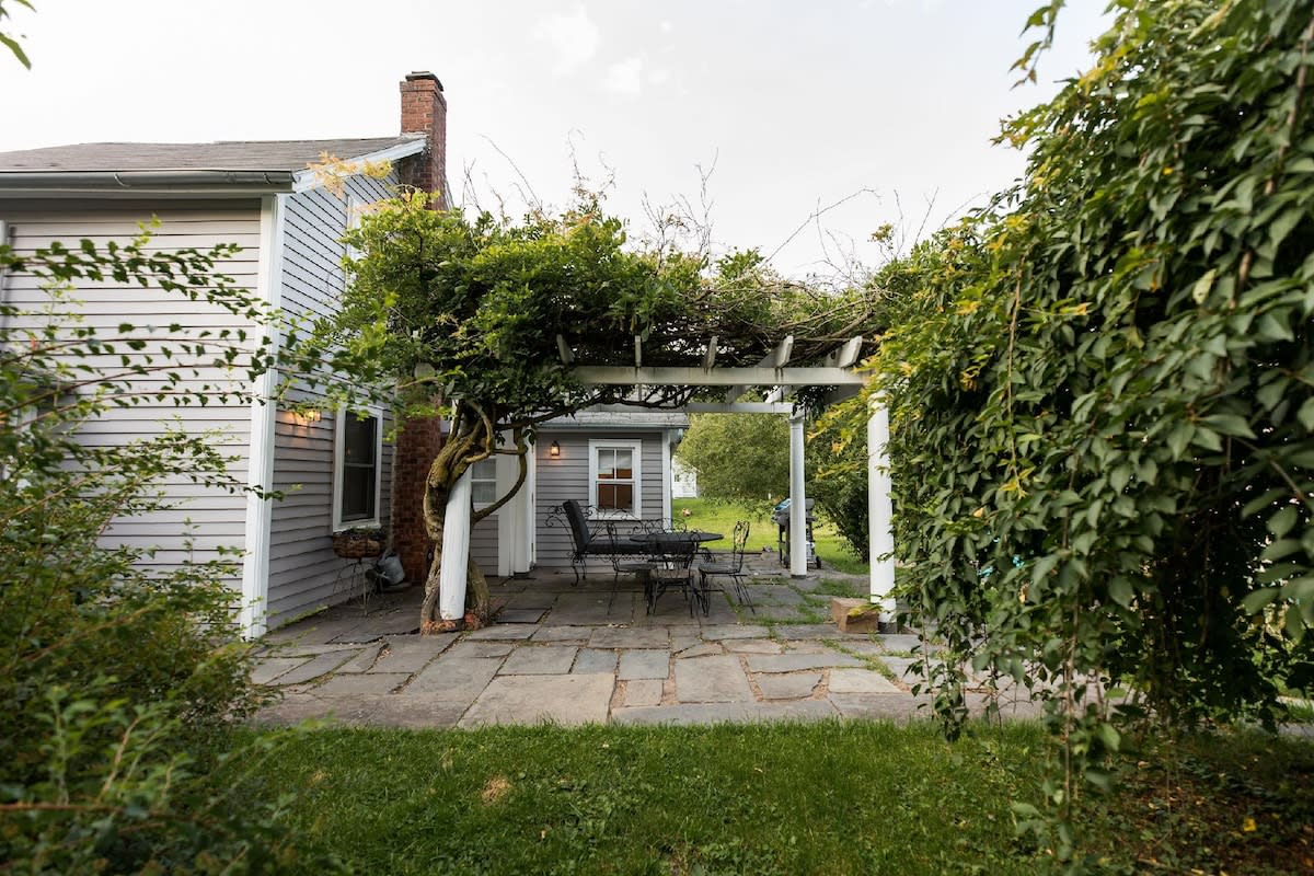 Le Petit Cottage - French Country in Saugerties