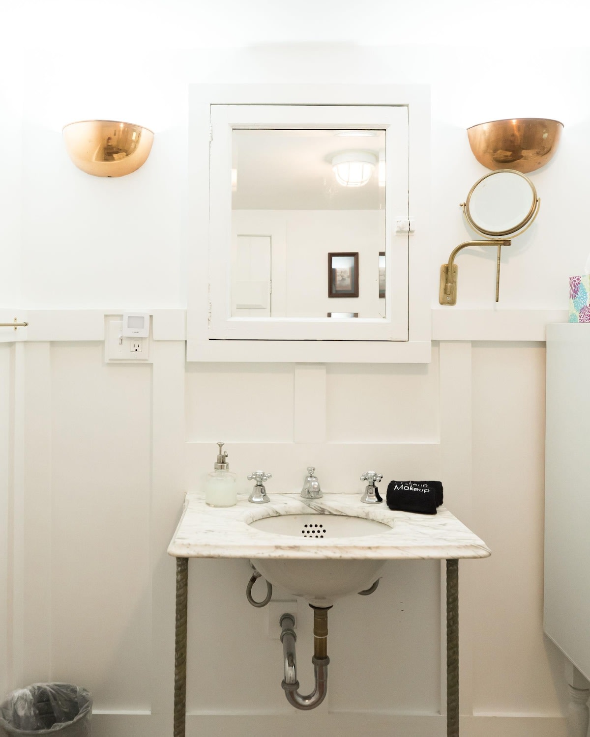 Full Bathroom 2