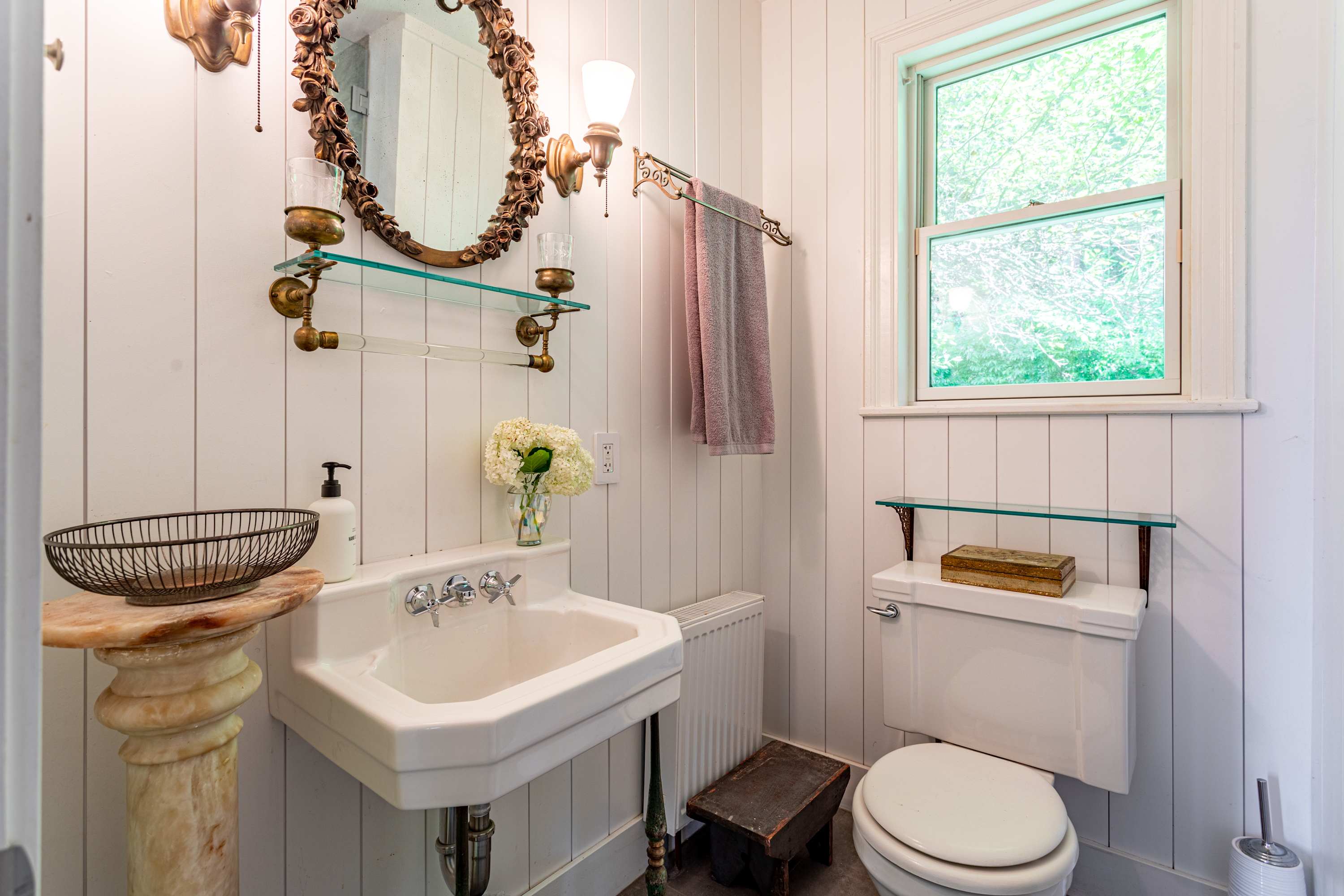 Full Bathroom 2