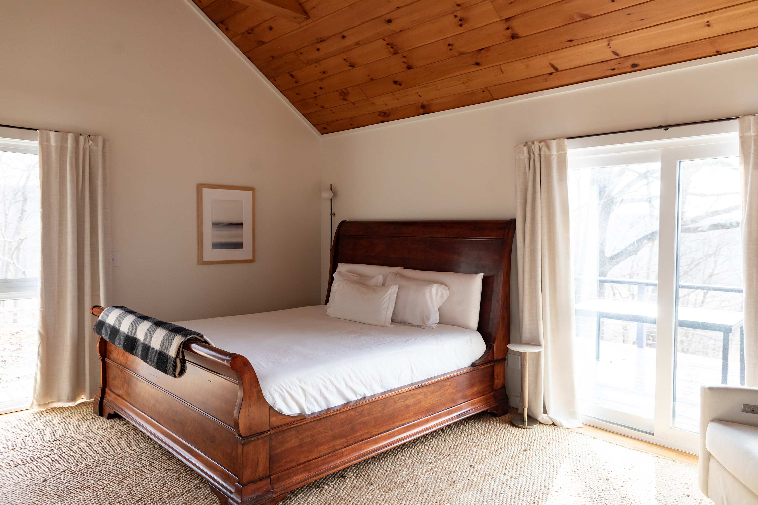 Bedroom 1: Primary 