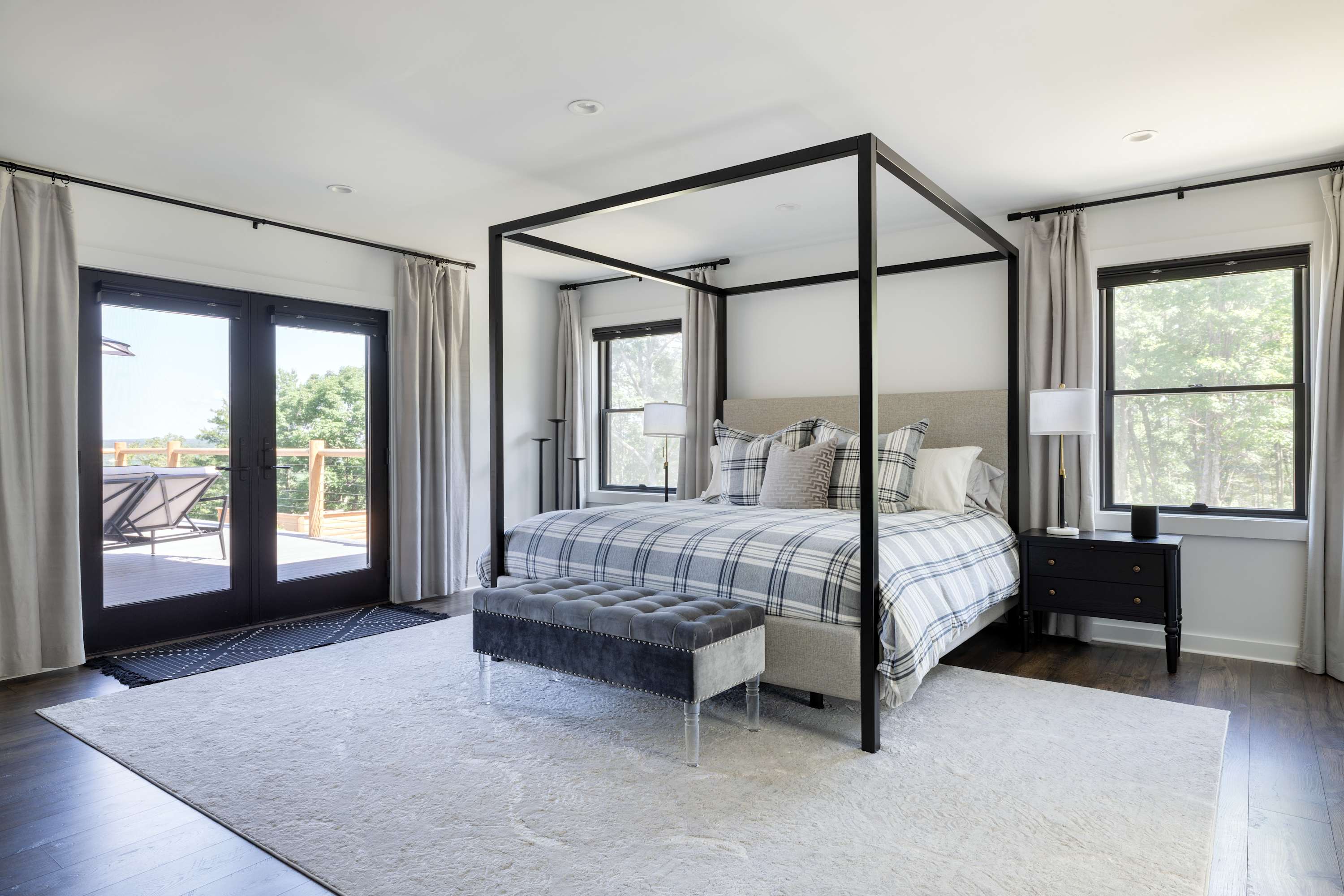 Bedroom 1: Master