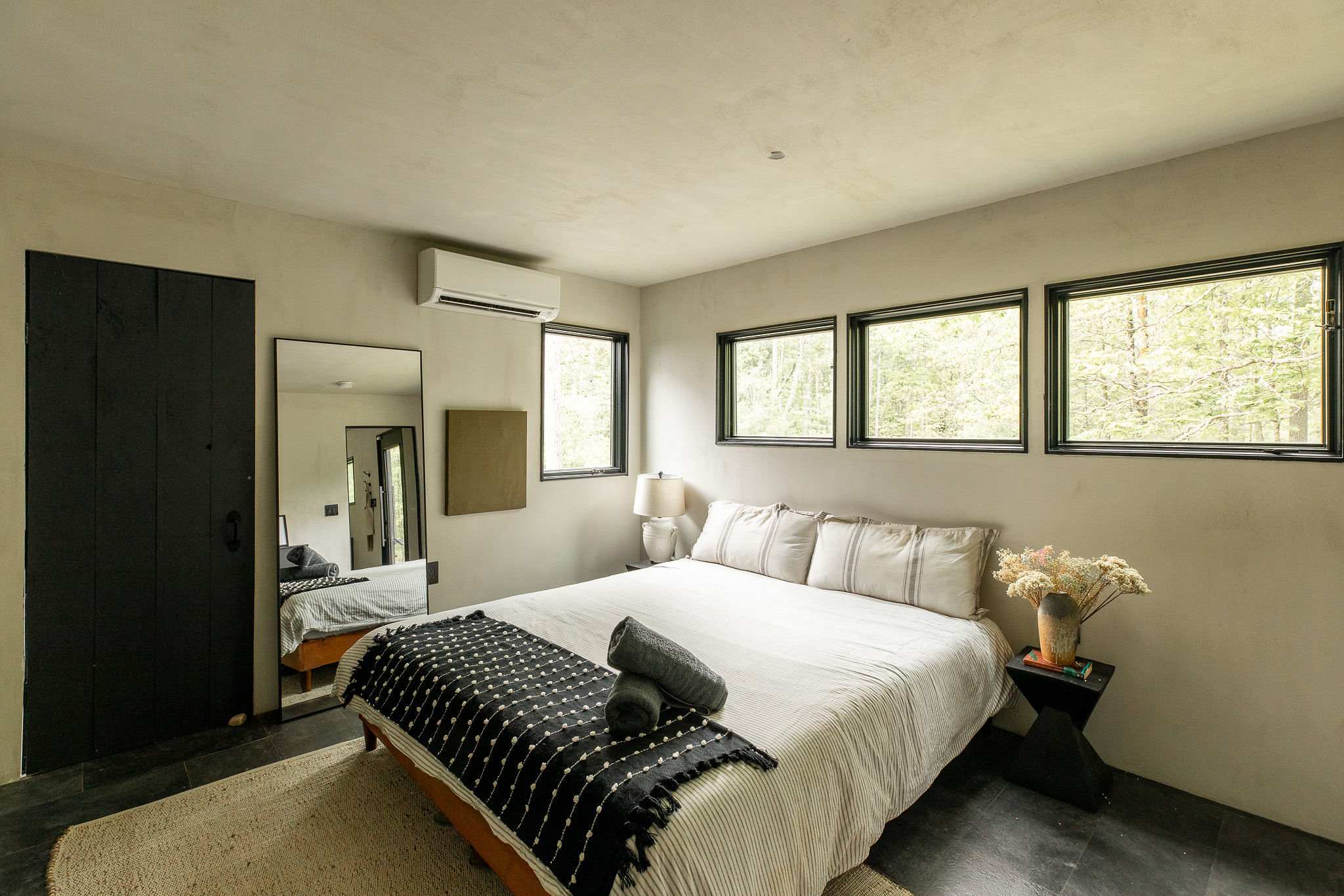 Bedroom 1: Master
