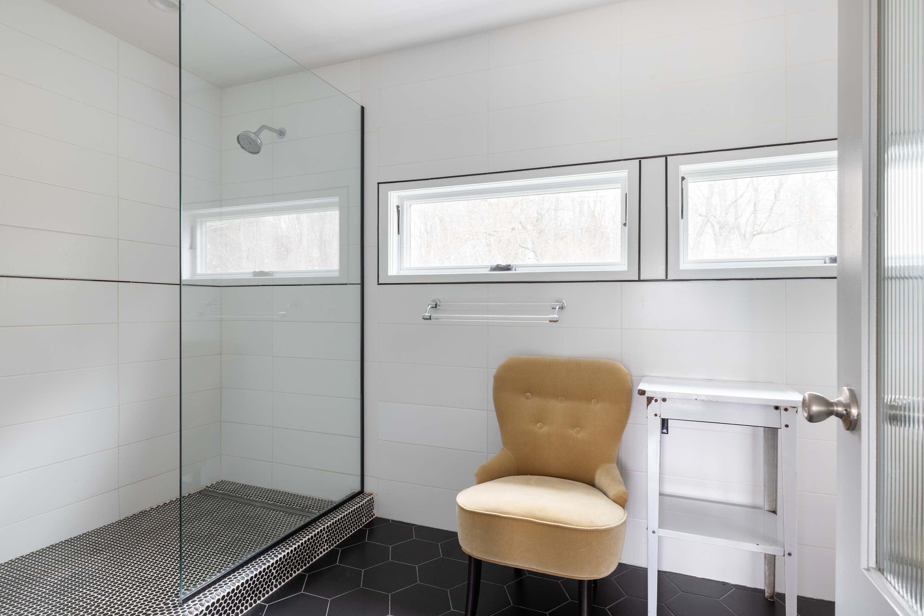Full Bathroom 1