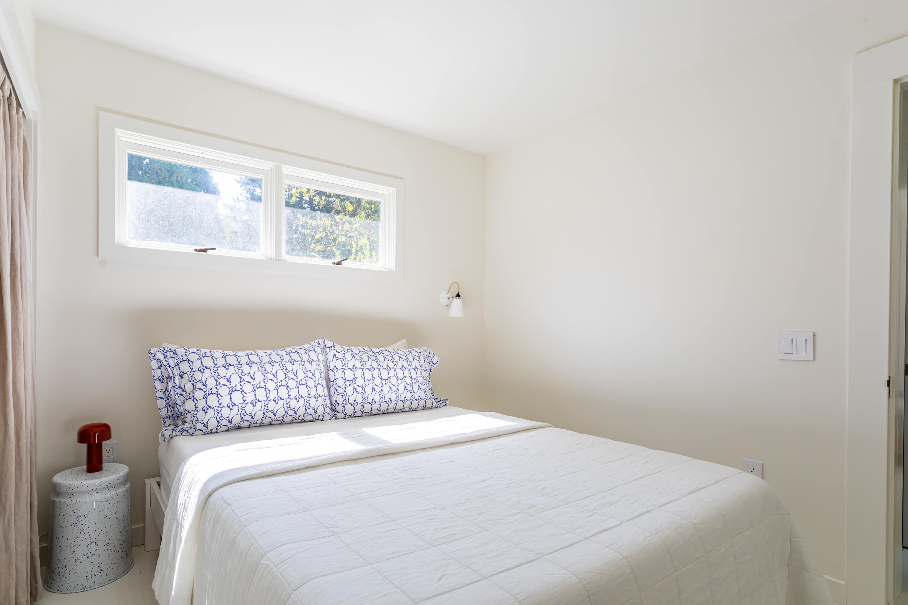 Bedroom 1: Primary