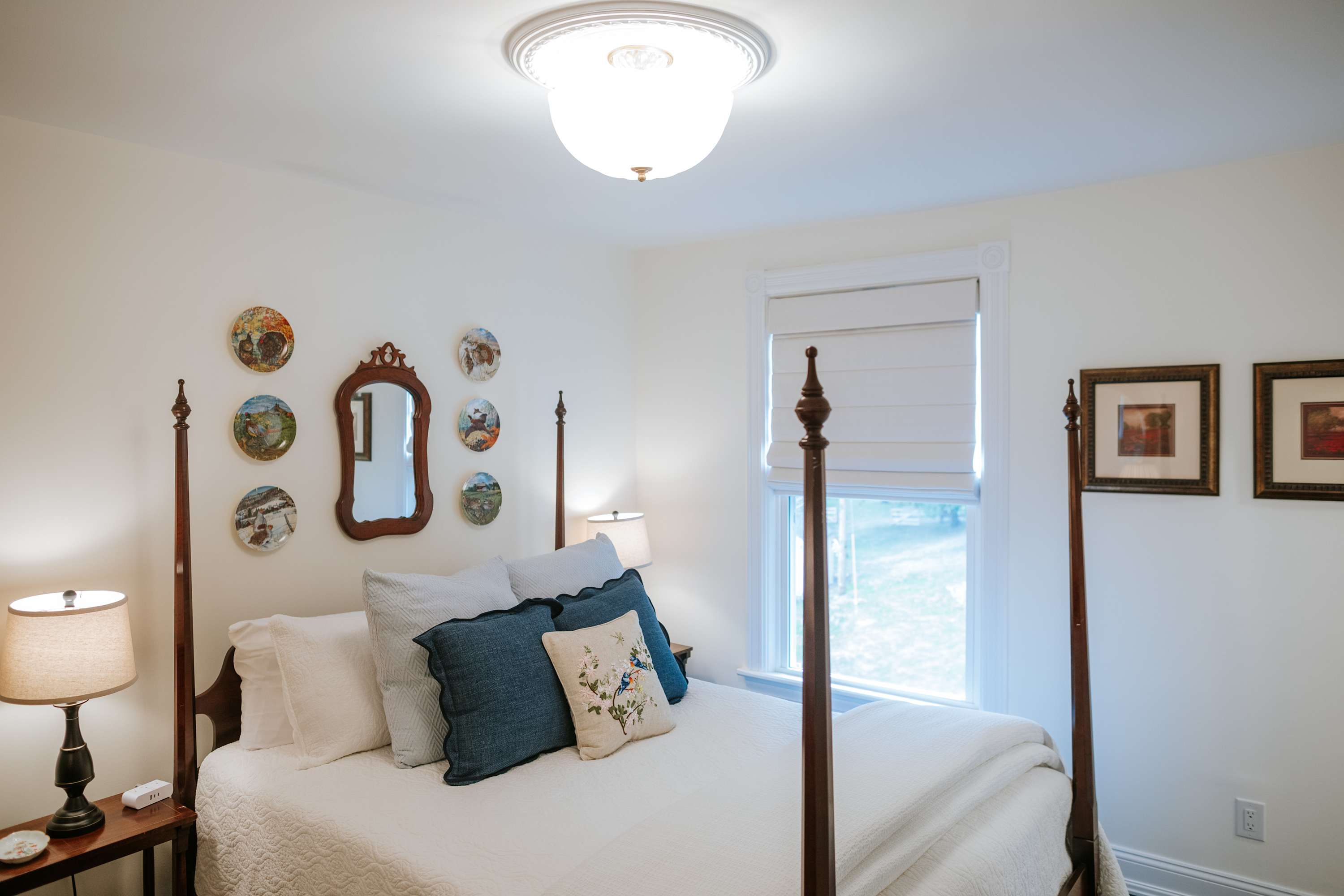 Bedroom 1: Primary 