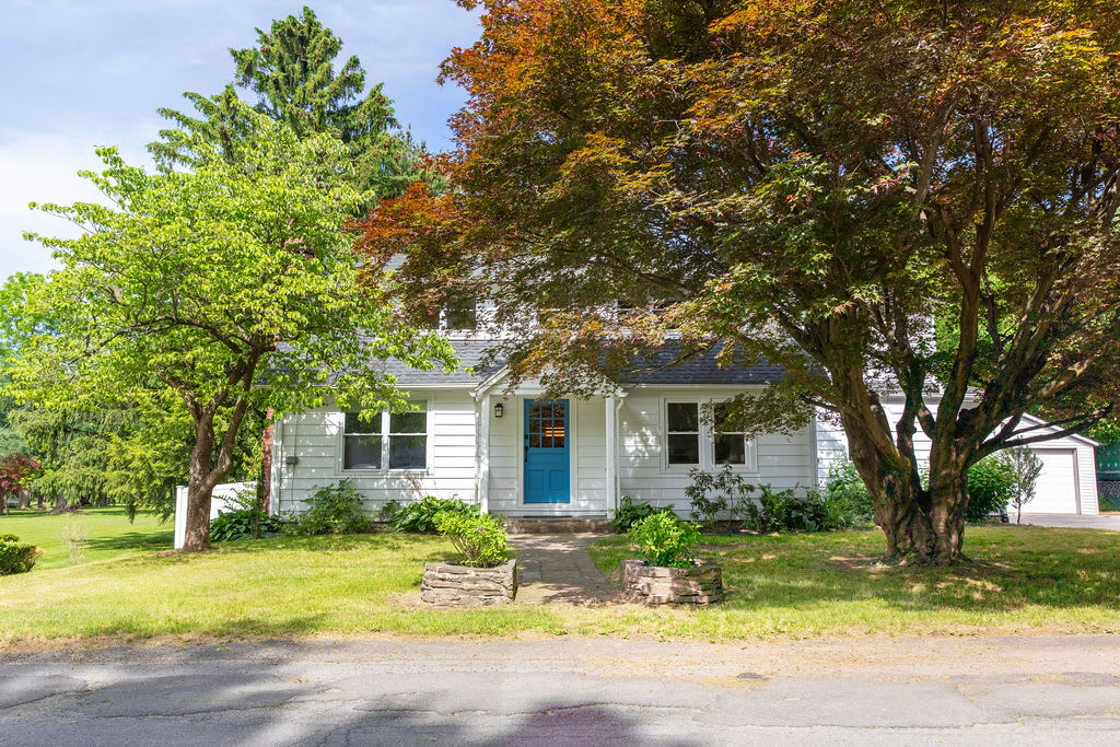 Maplewood Meadow: w/ Hot Tub | 5 Mins to Kingston