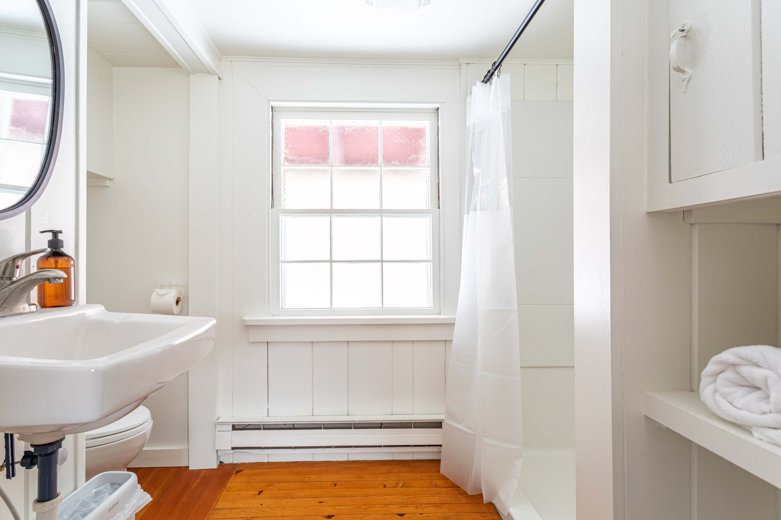 Full Bathroom 1