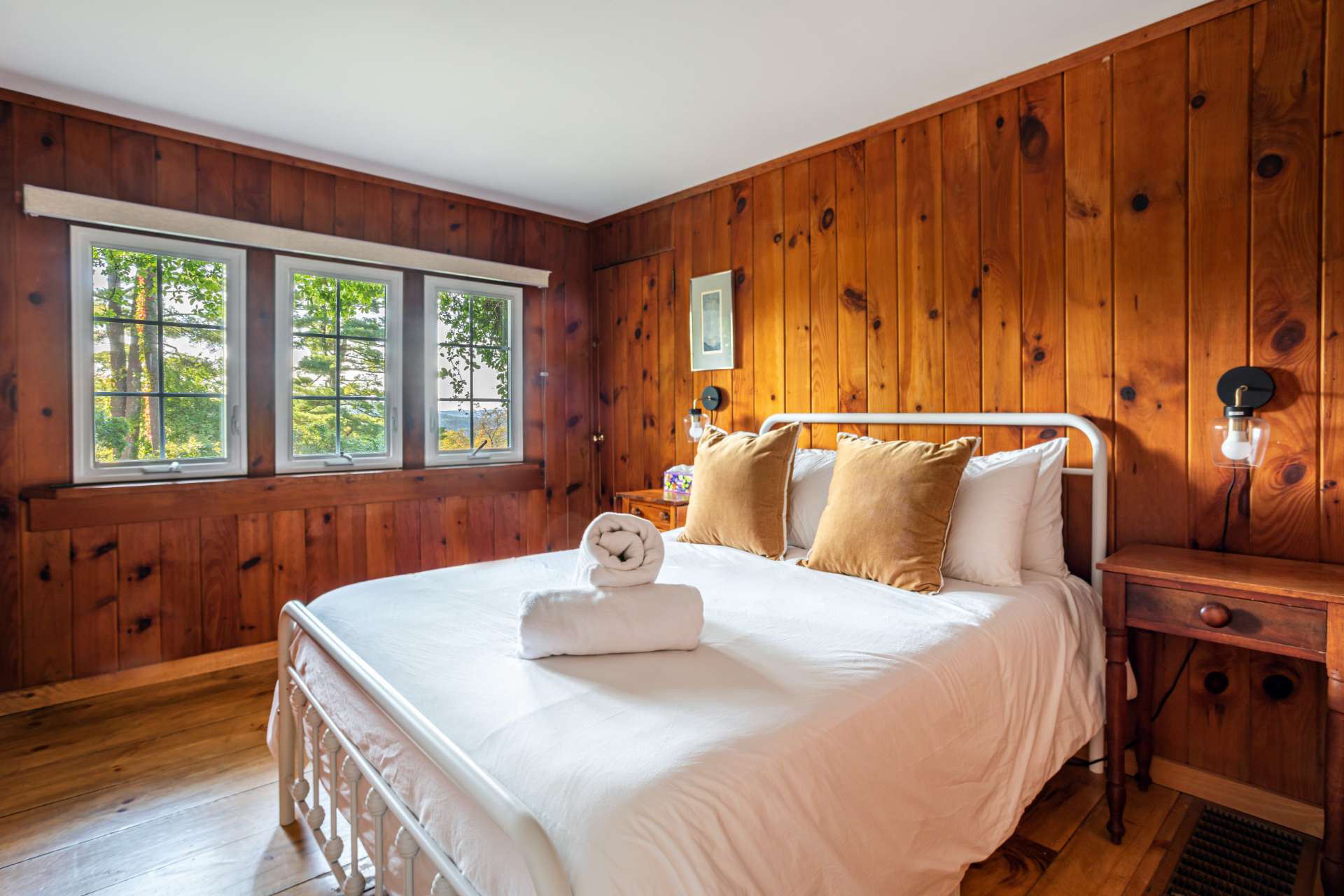 Bedroom 2: Cottage