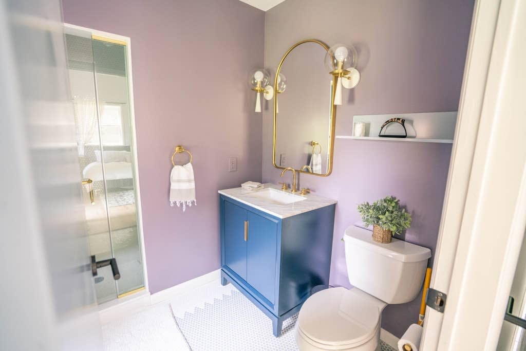 Full Bathroom 1