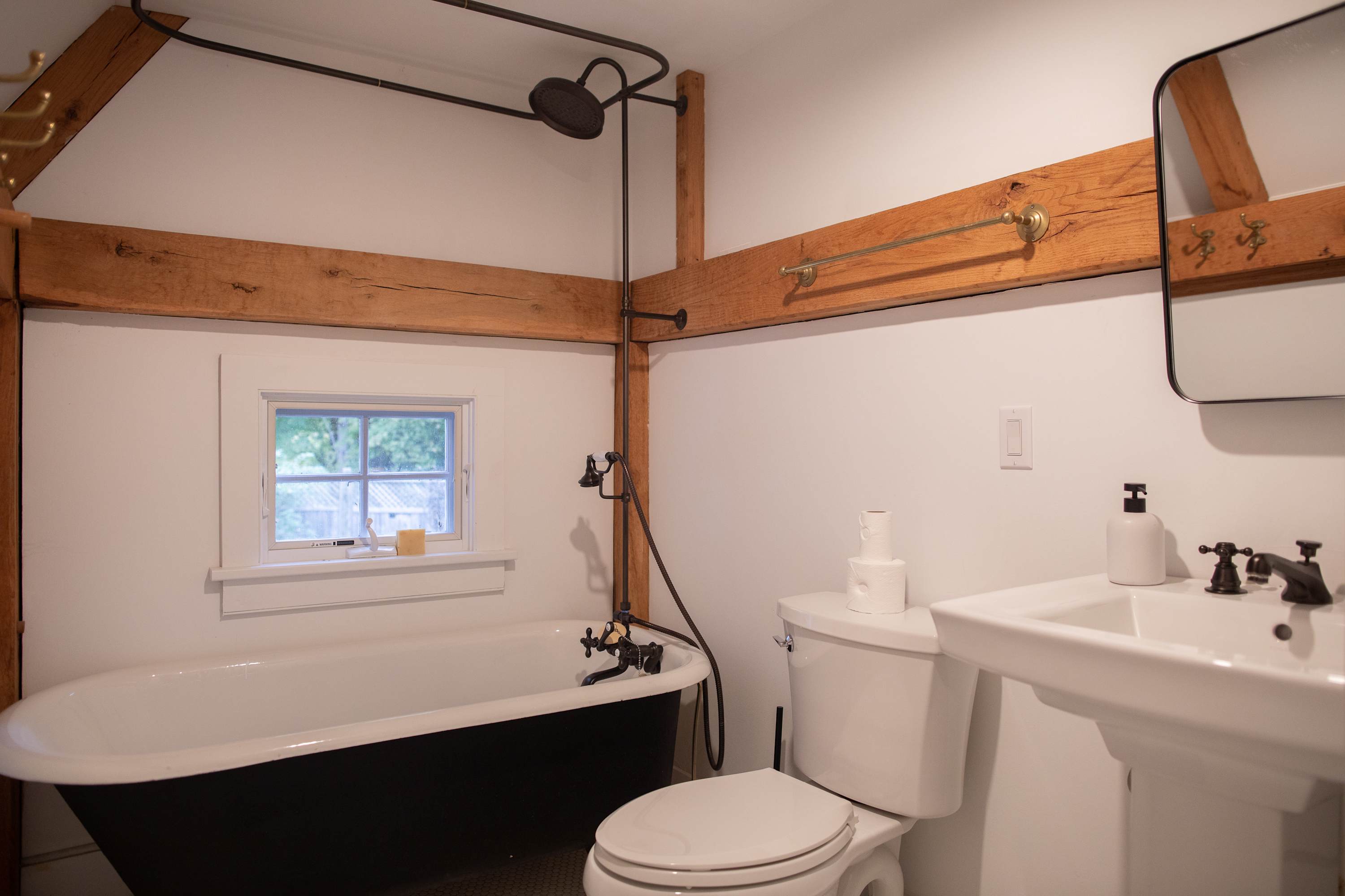 Full Bathroom 1