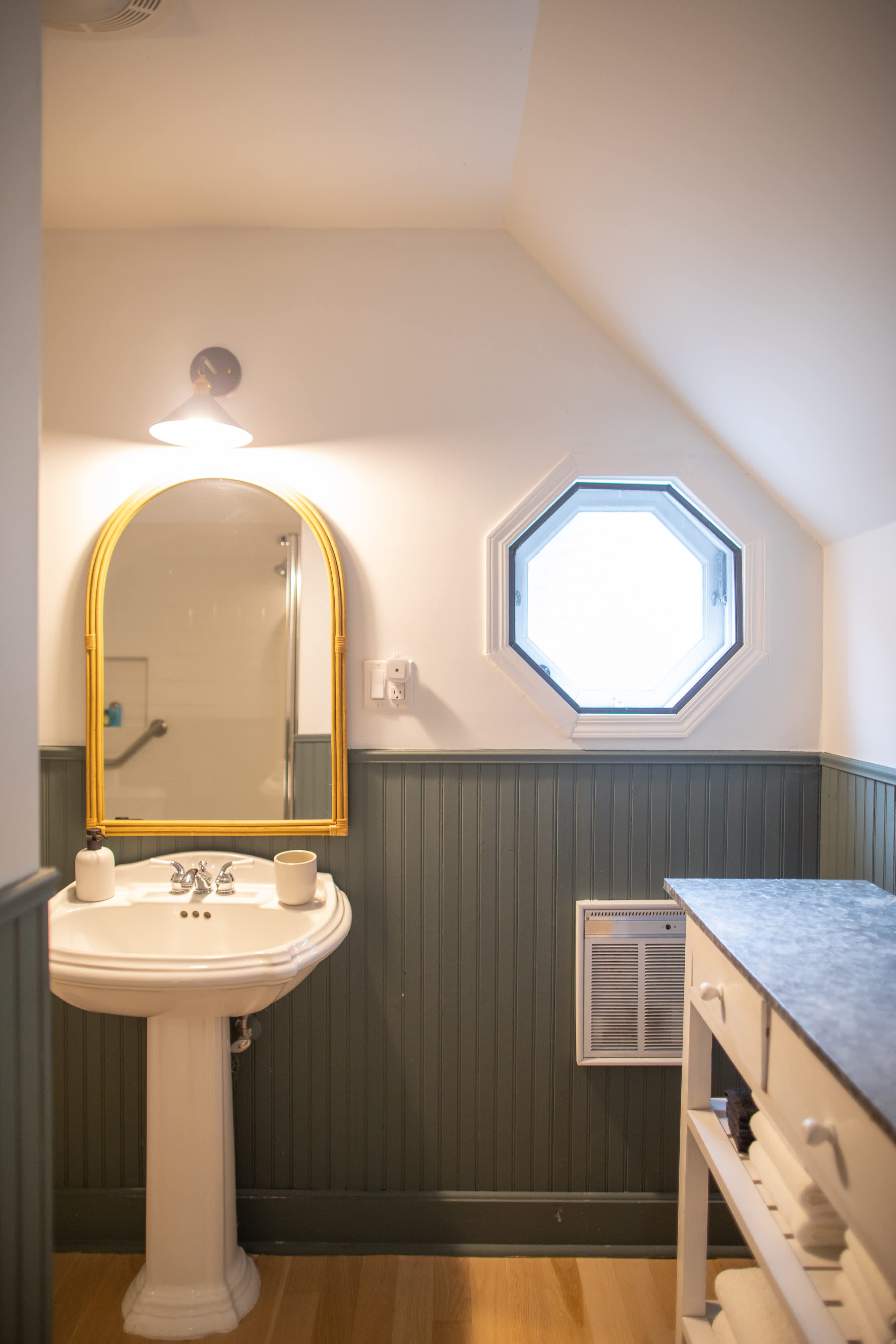 Full Bathroom 3