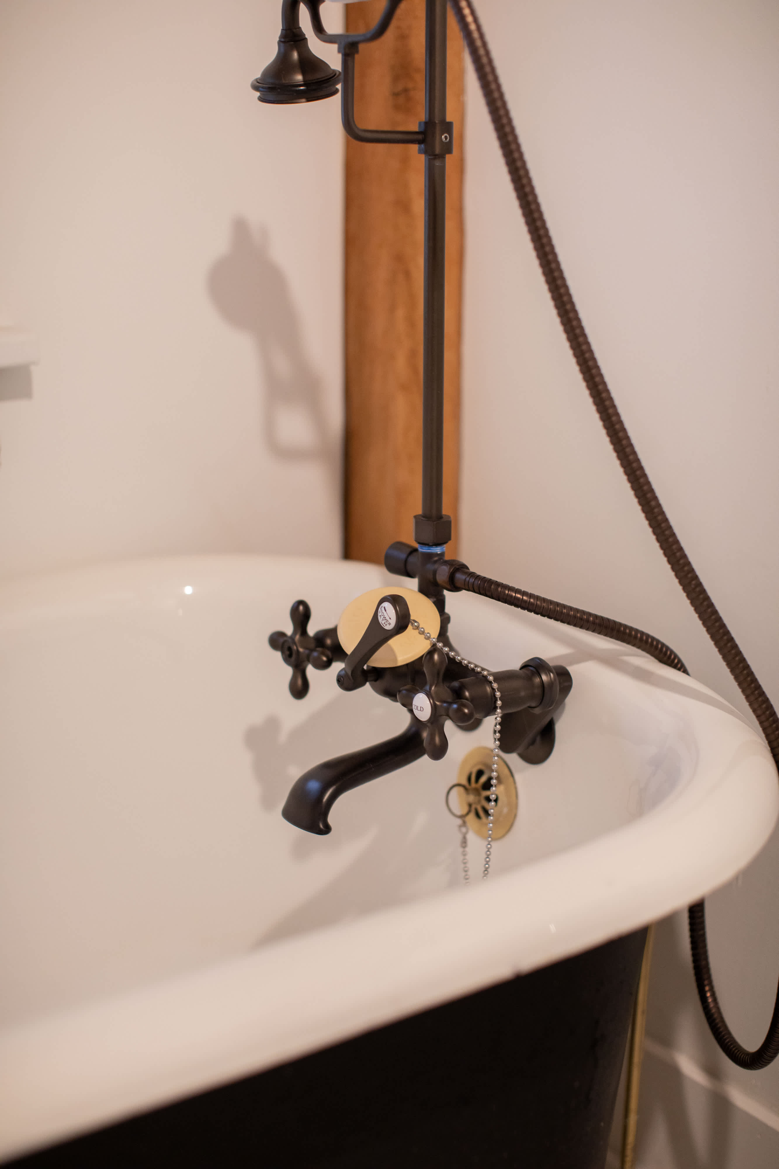 Full Bathroom 2