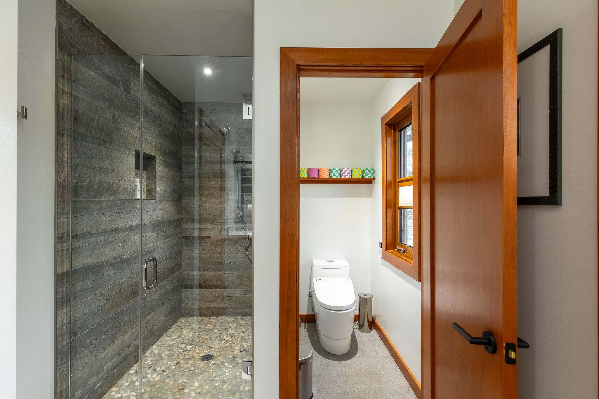 Full Bathroom 1