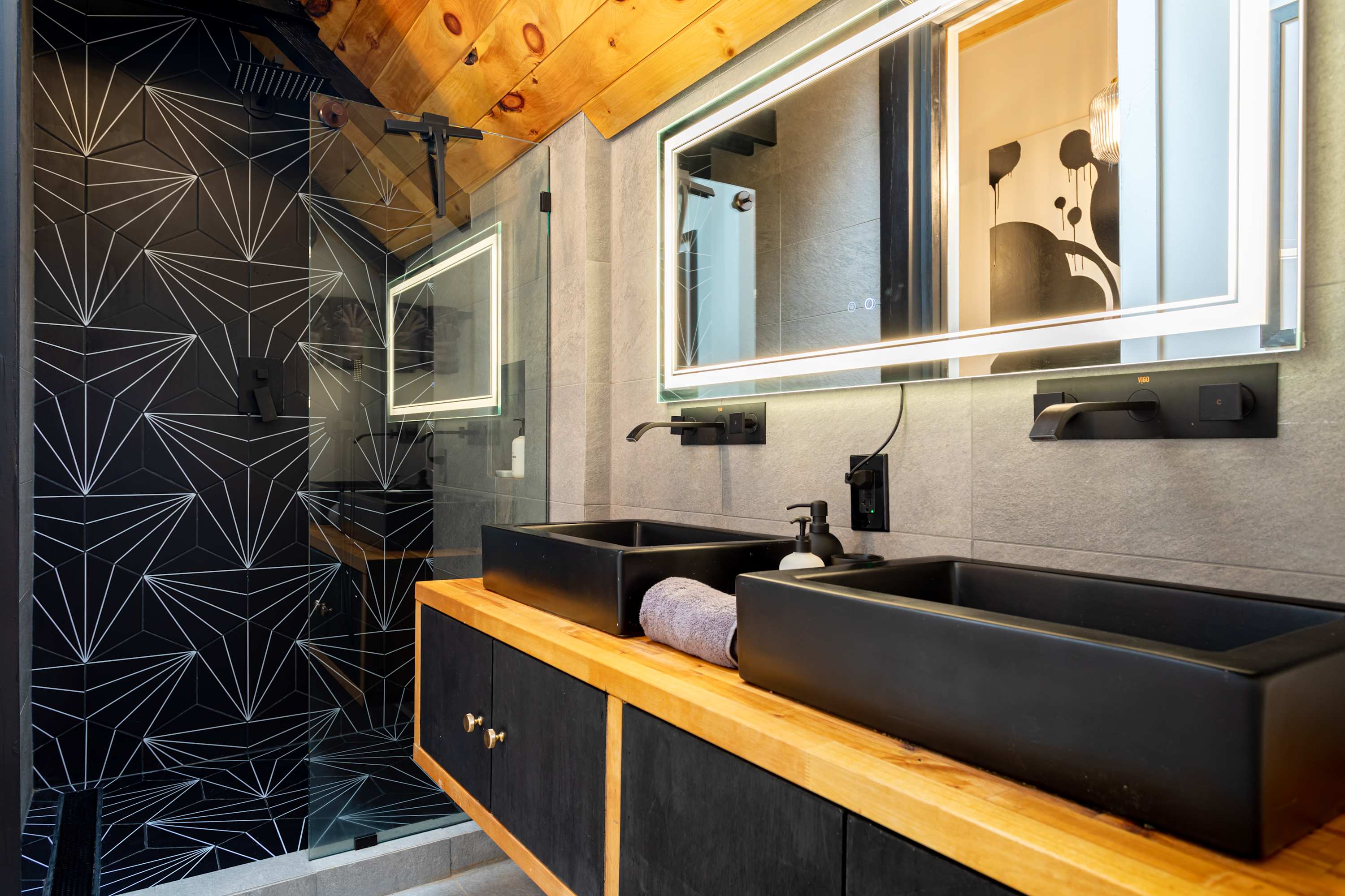 Full Bathroom 2