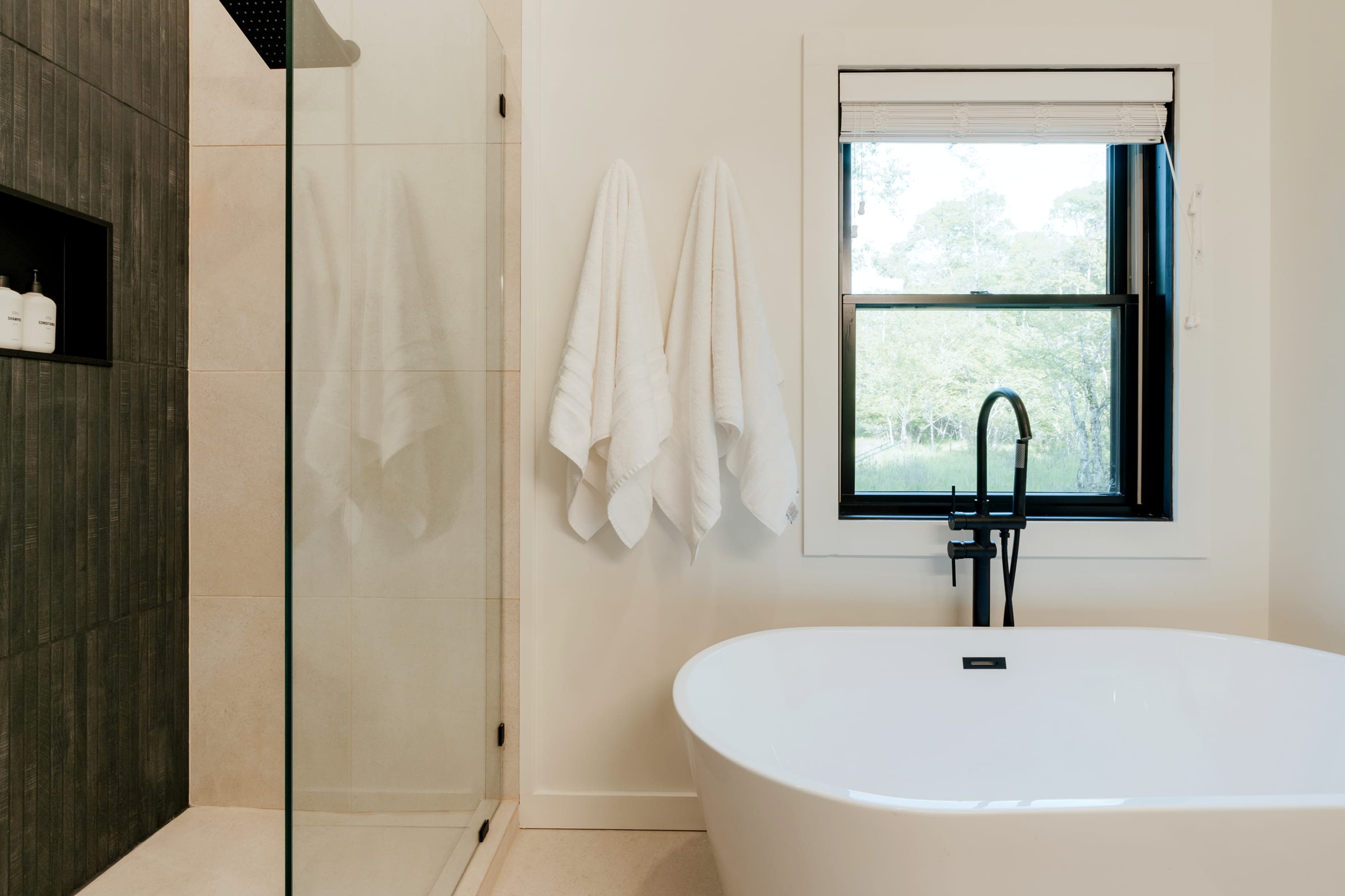Full Bathroom 1