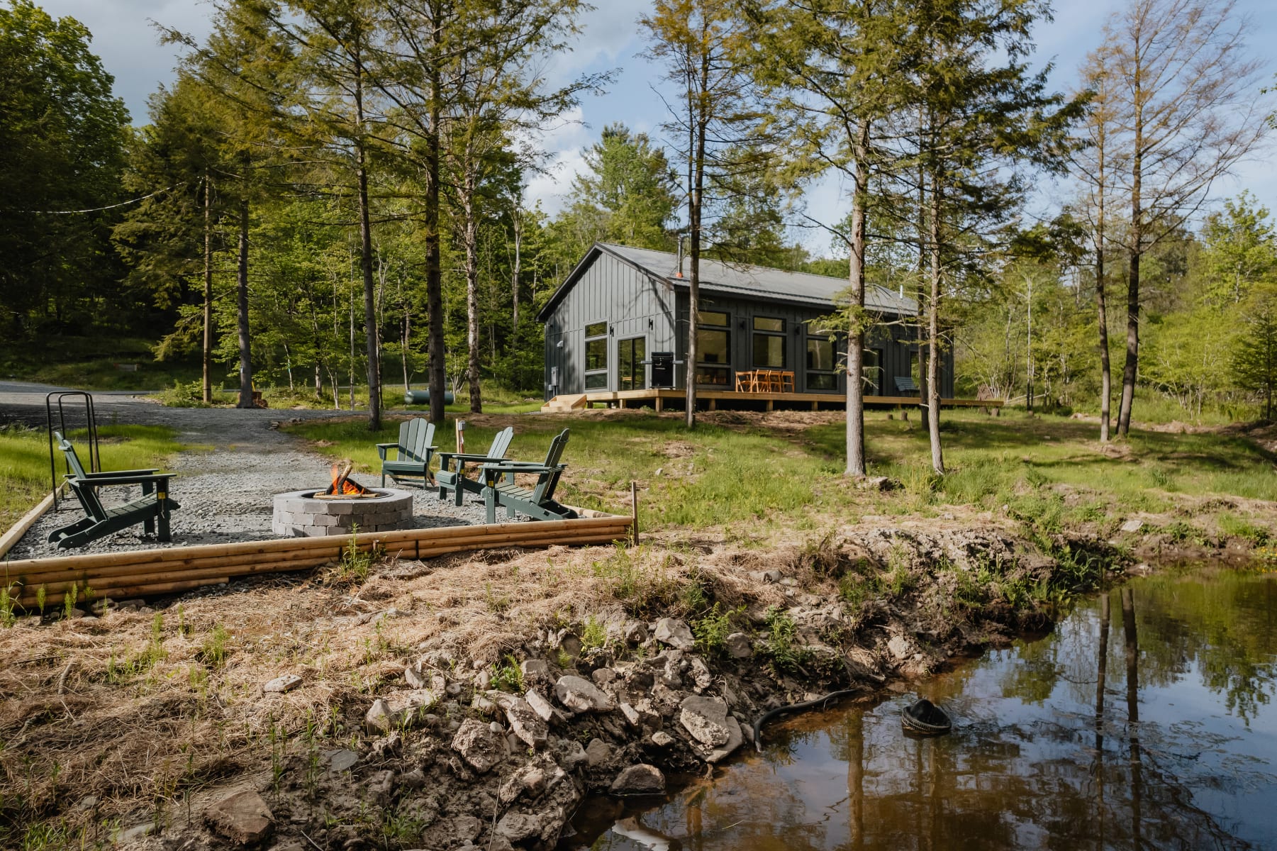 Nature's Edge: Serene/Modern Cabin w.Firepit +Pond