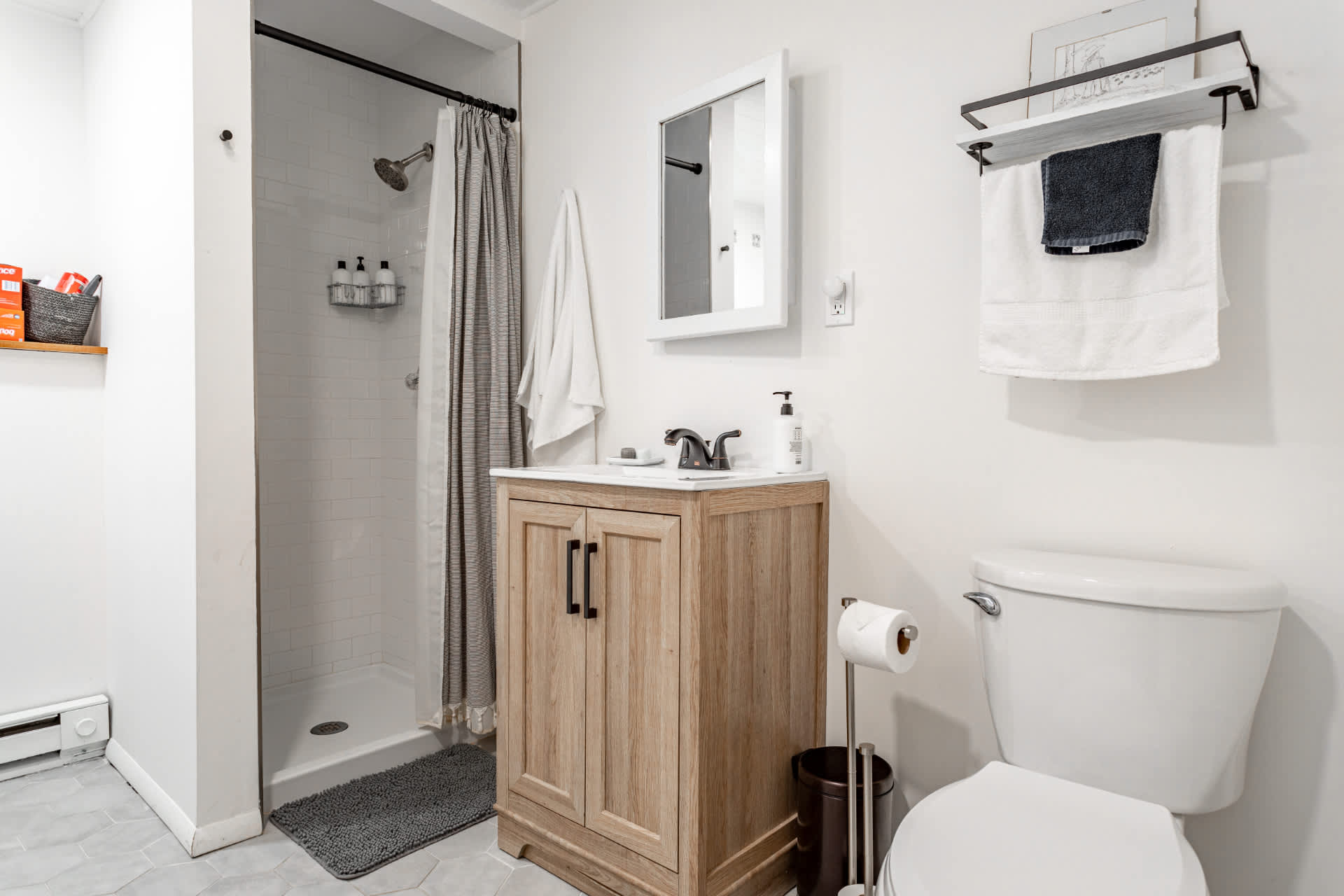 Full Bathroom 2