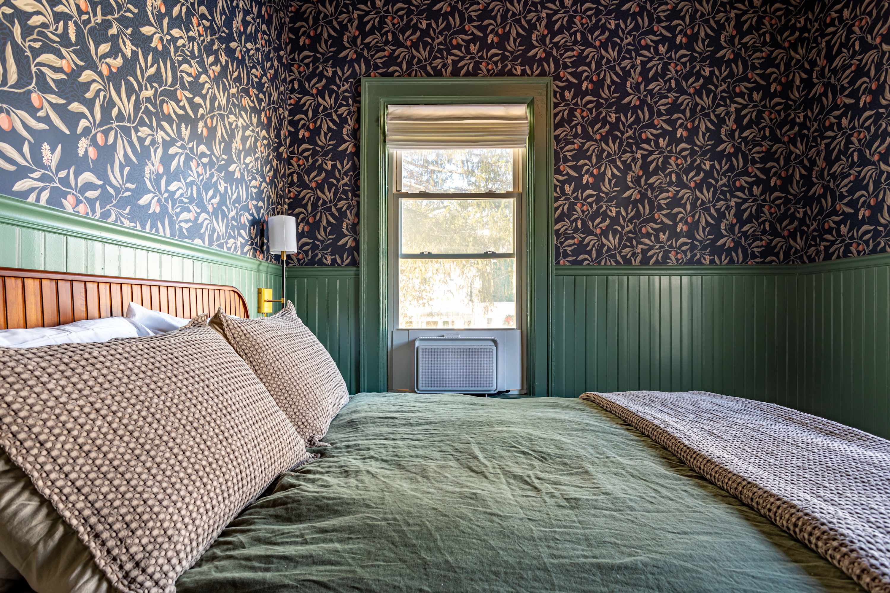 Bedroom 1: Primary