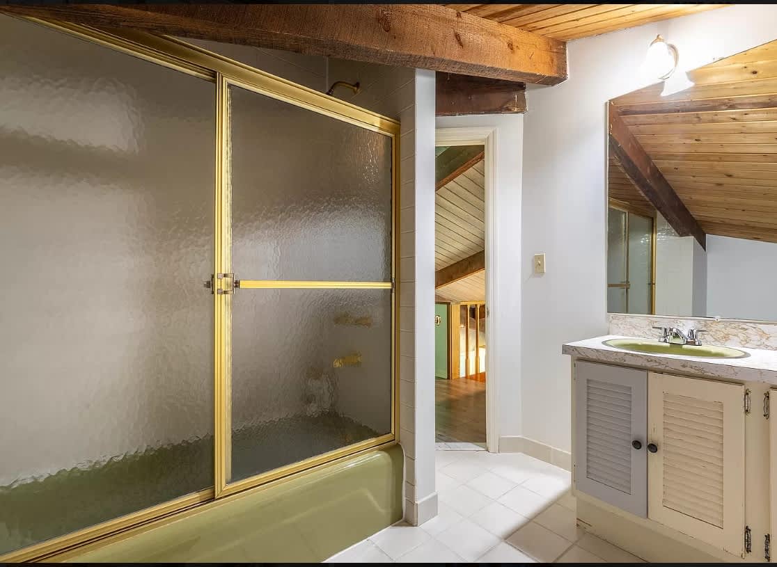 Full bathroom