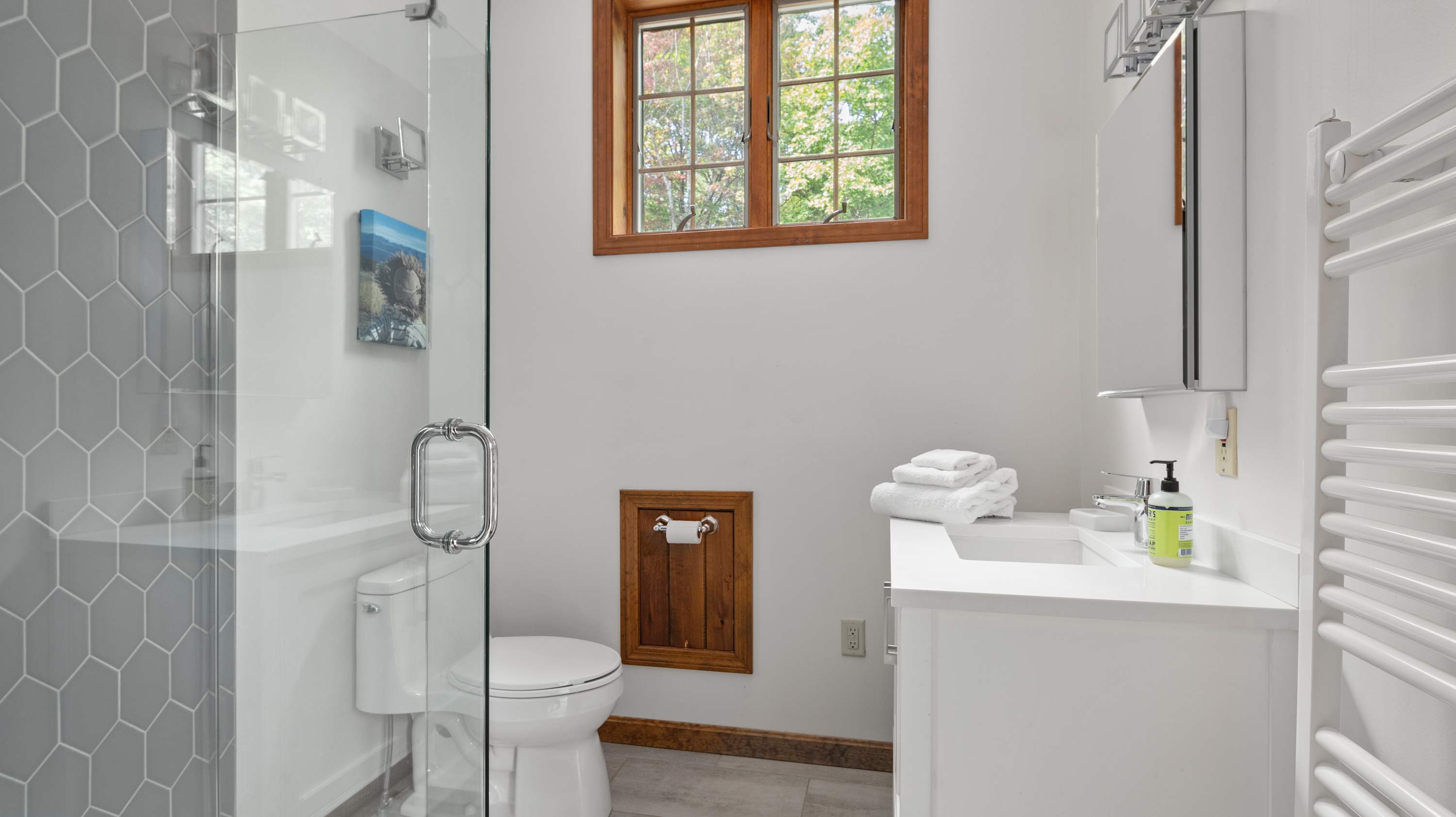 Full Bathroom 3