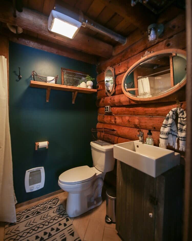 Full Bathroom 1