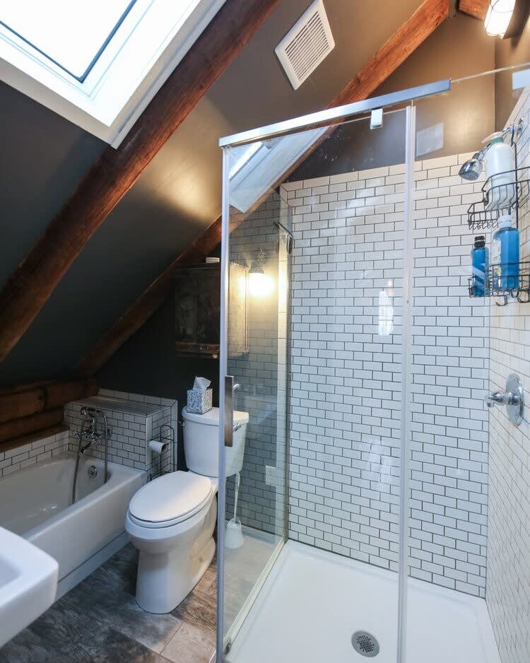 Full Bathroom 2