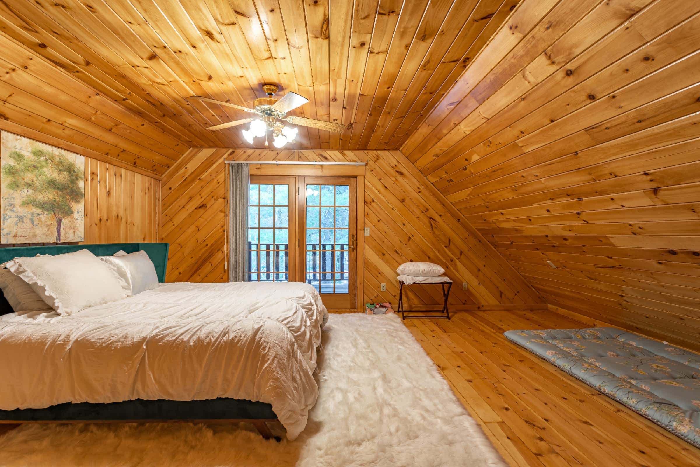 Bedroom 1: Master
