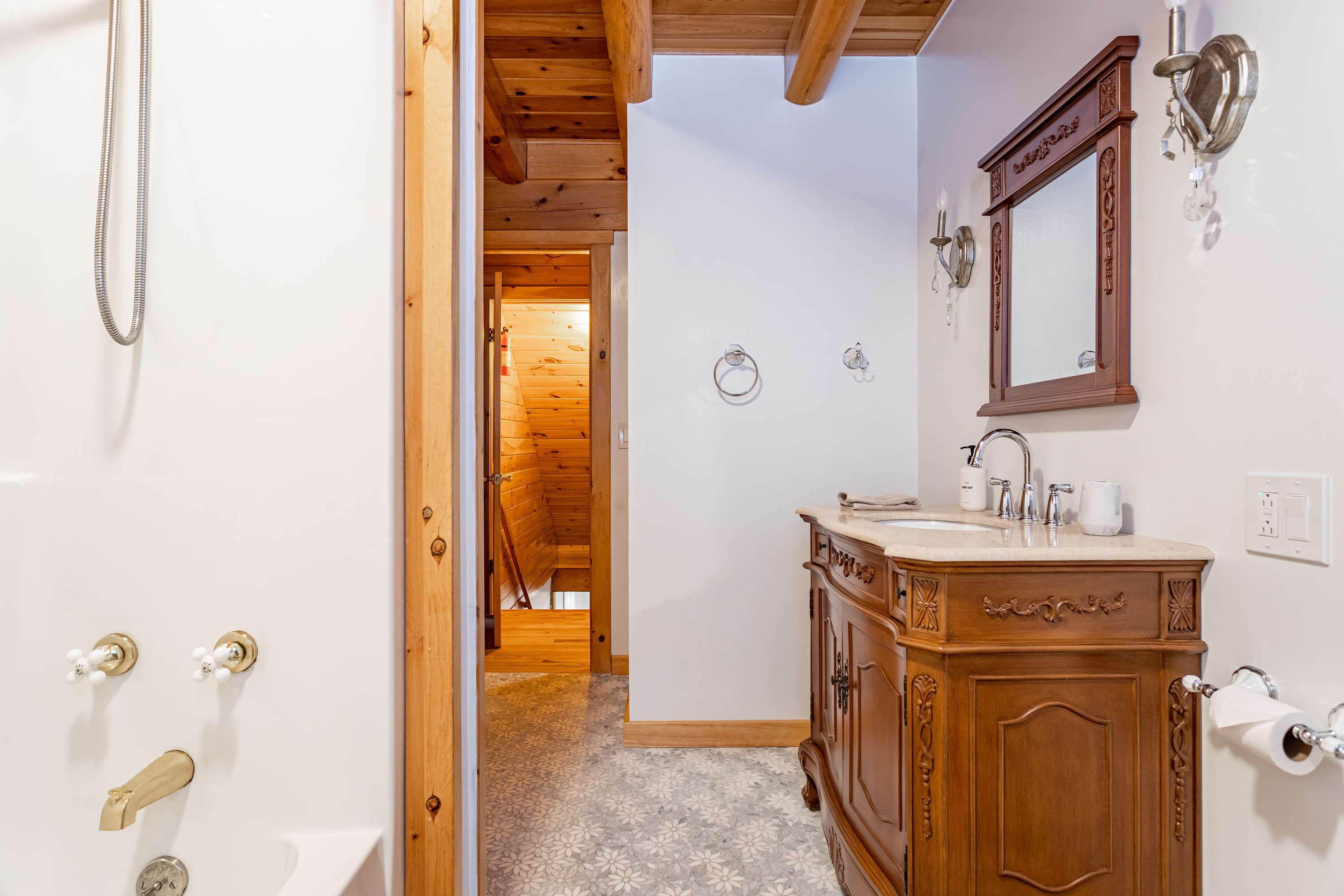 Full Bathroom 2