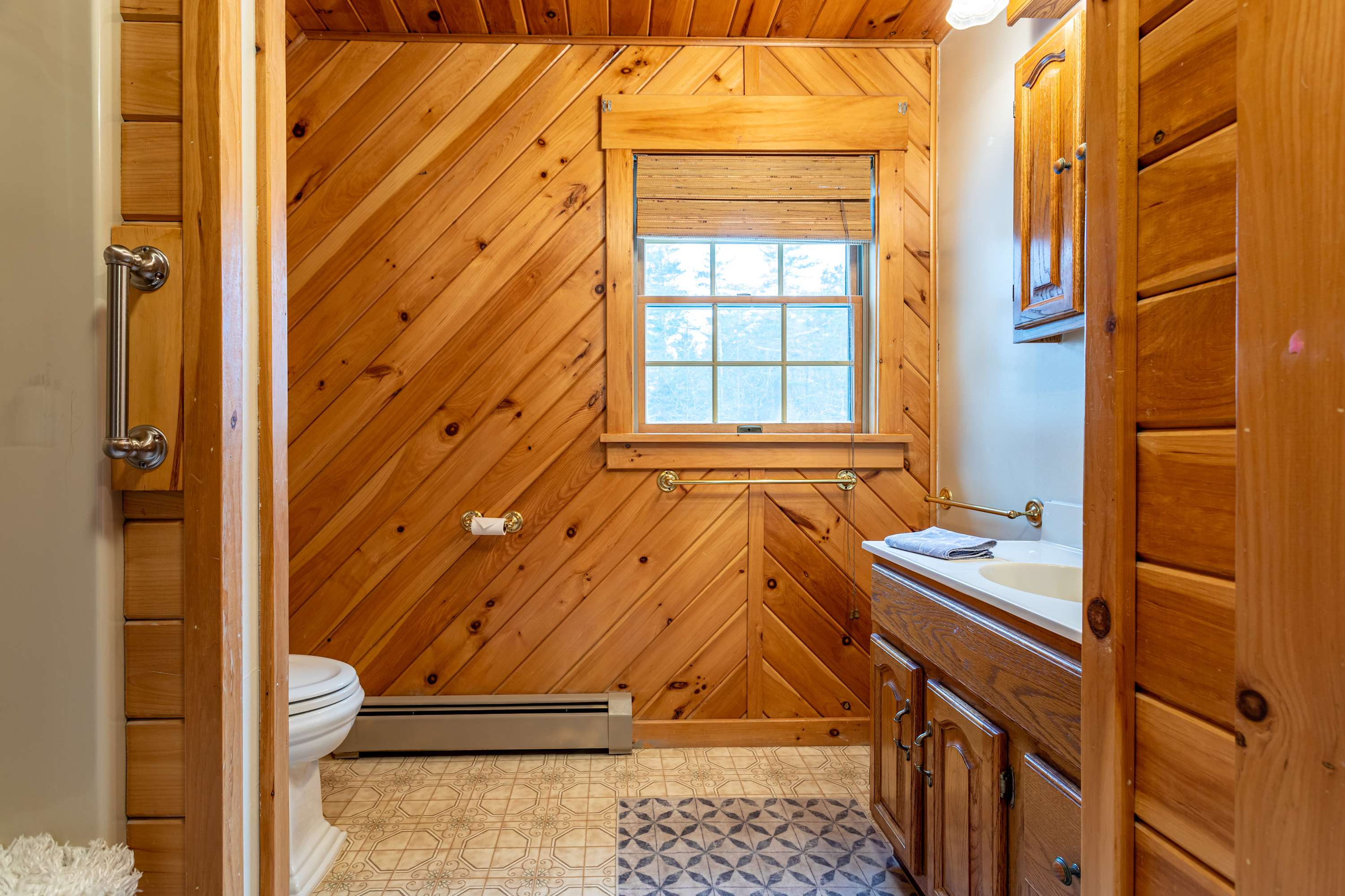 Full Bathroom 1