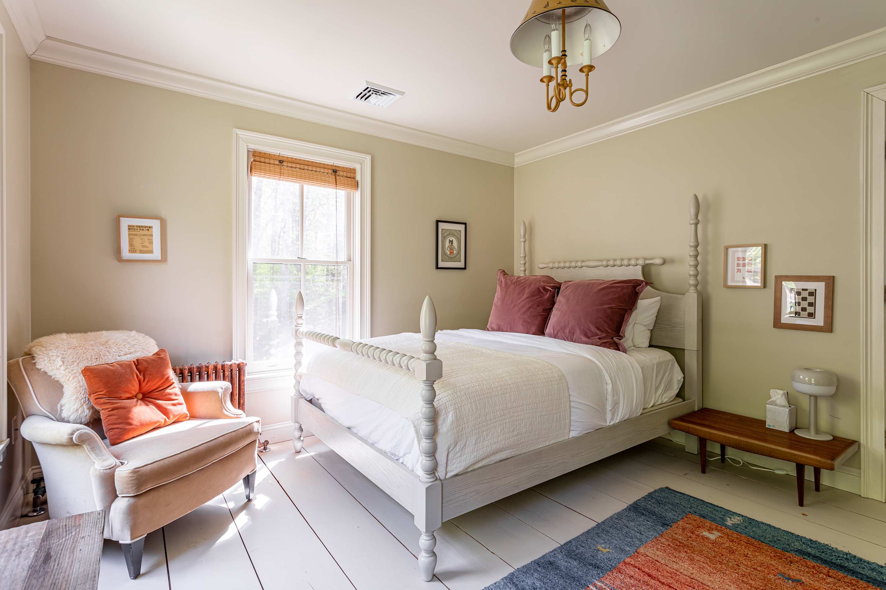 Bedroom 1: Master