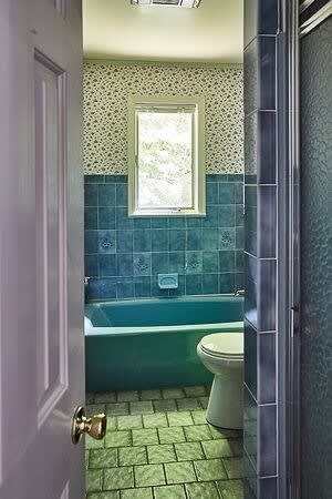 Full Bathroom 2
