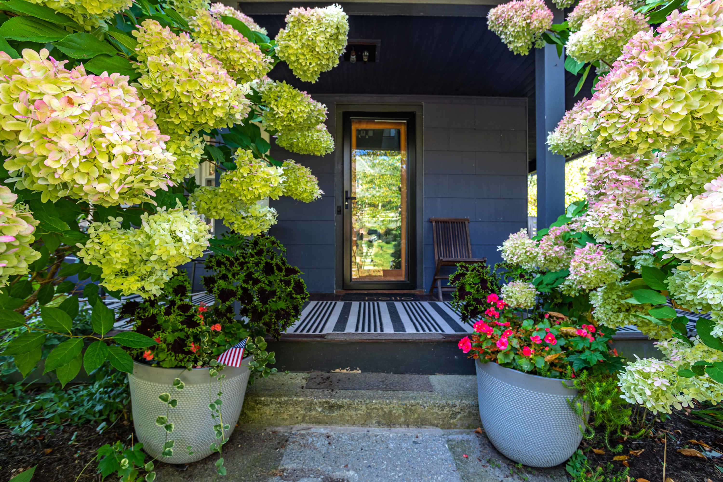River Cottage: Riverfront Home, Walkable Community
