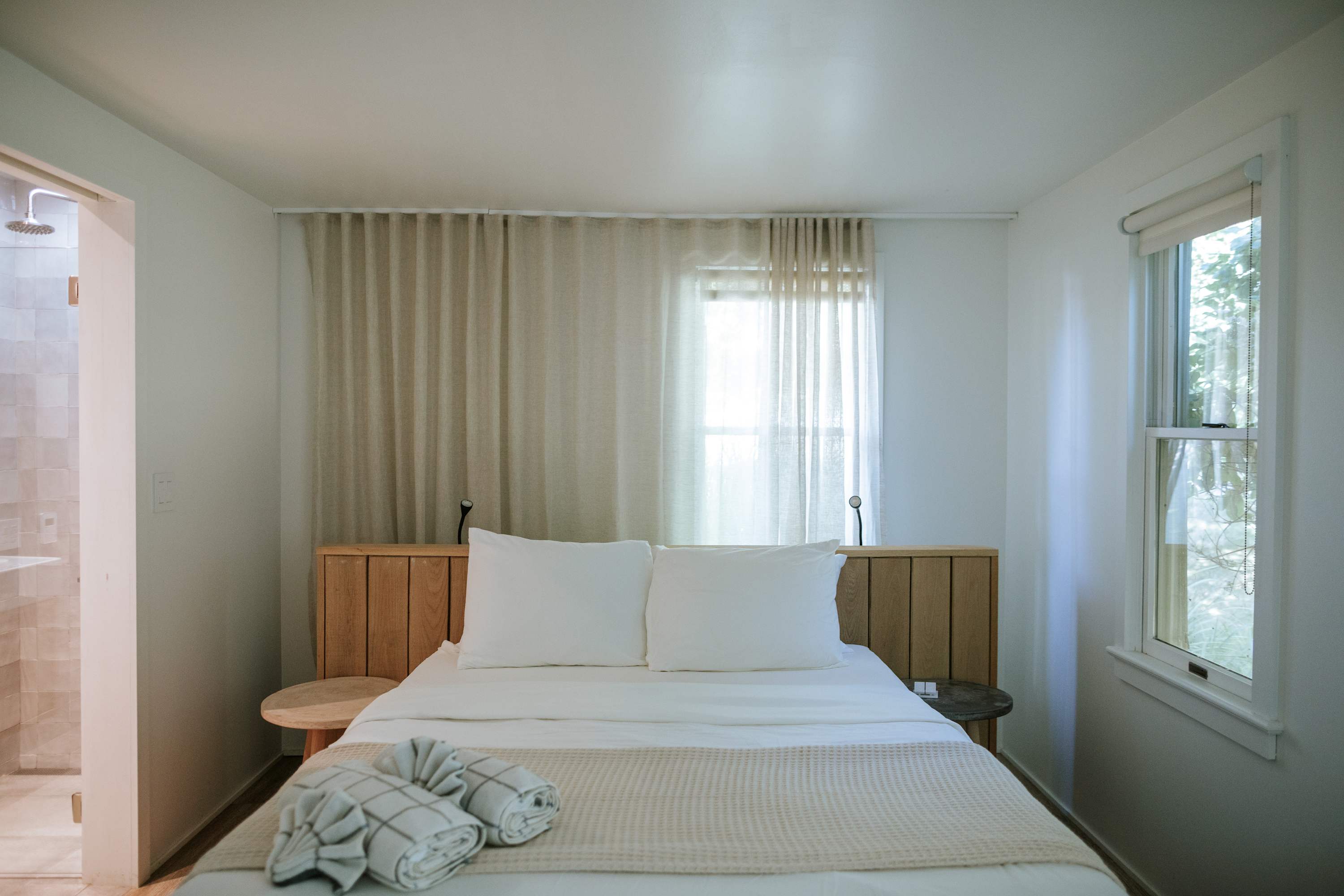 Bedroom 1: Master