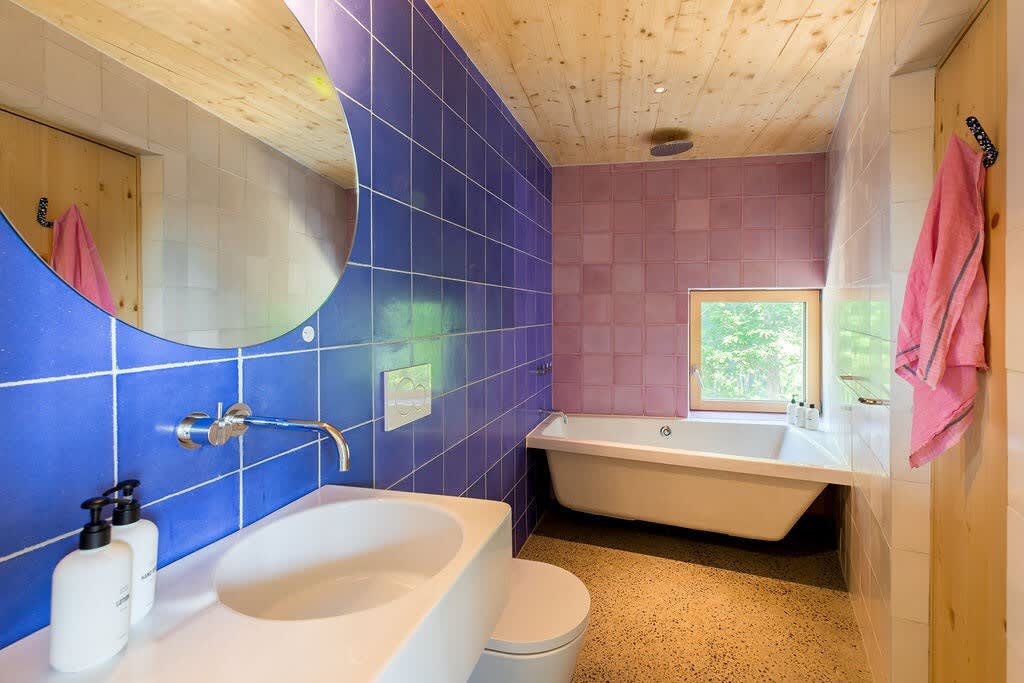 Full Bathroom 3