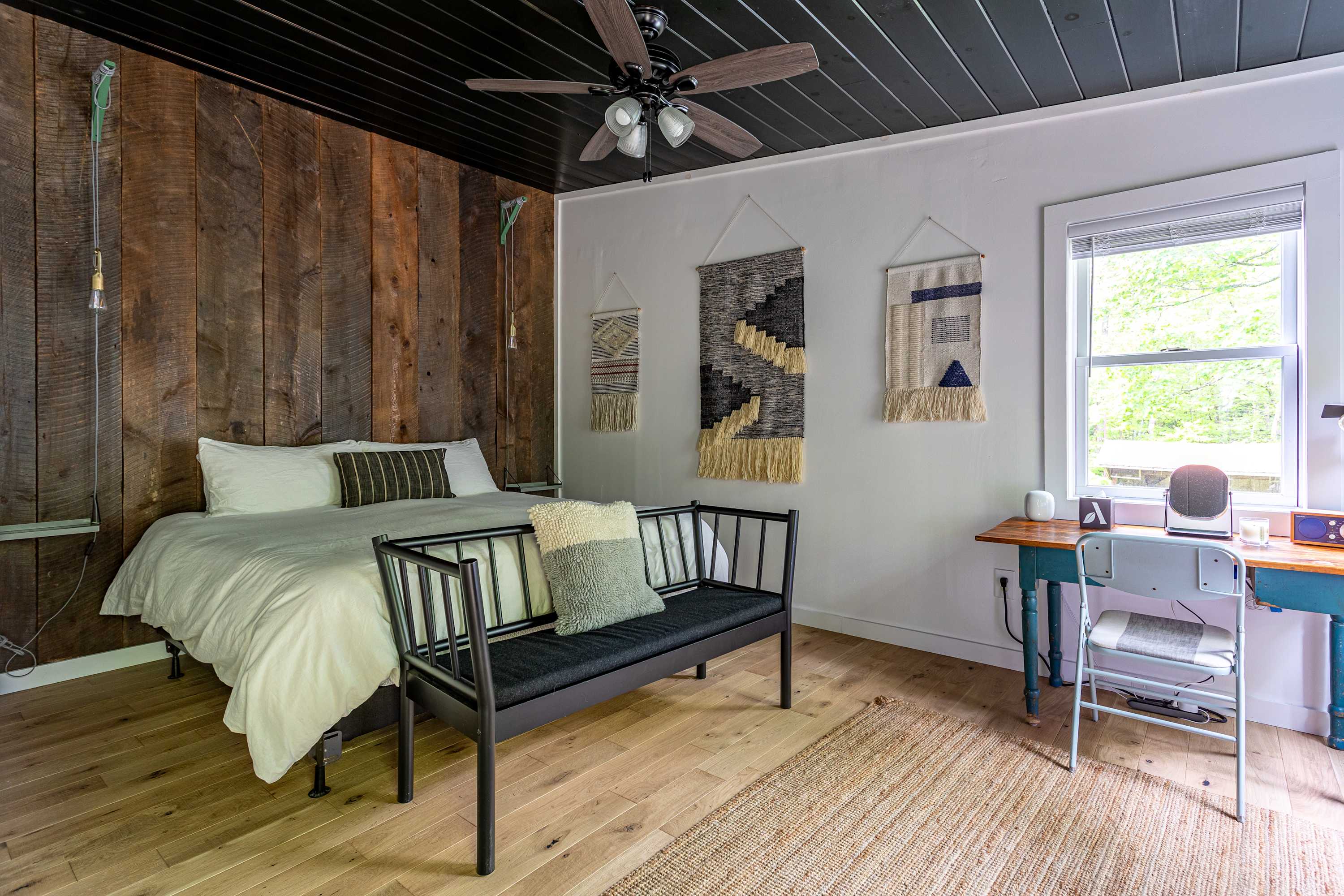 Bedroom 1: Master