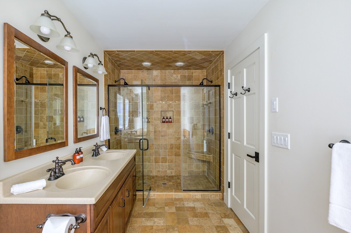 Full Bathroom 2
