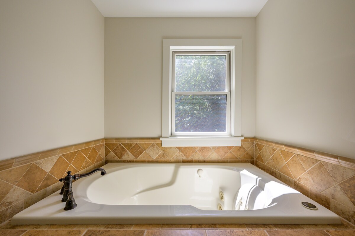 Full Bathroom 3