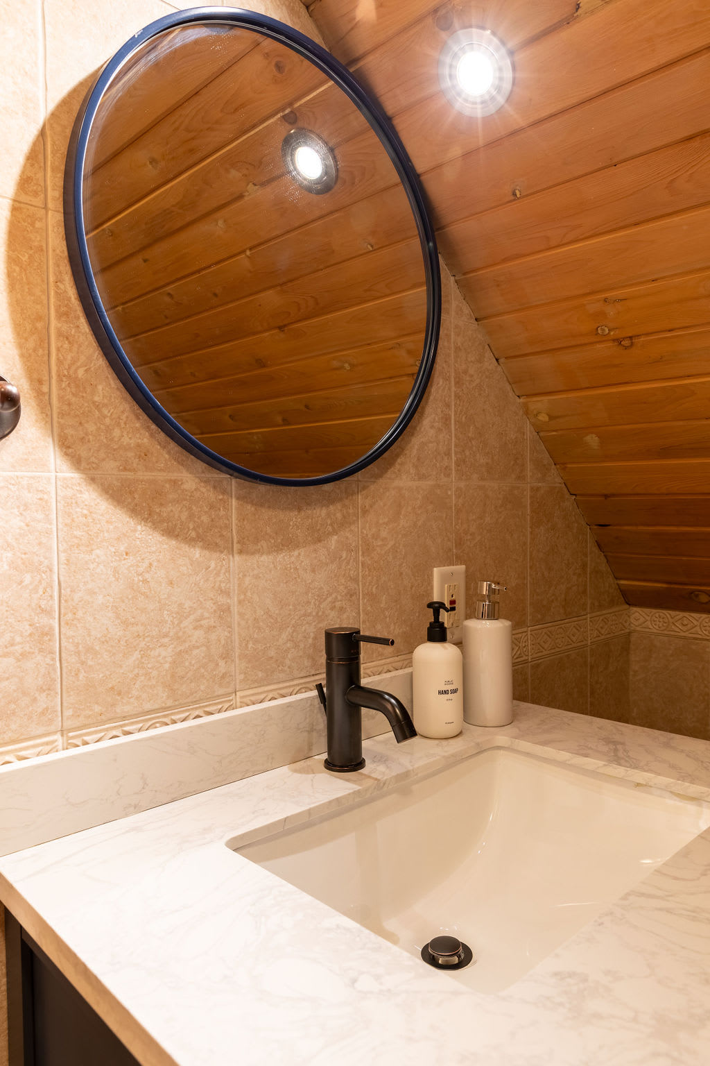 Full Bathroom 2