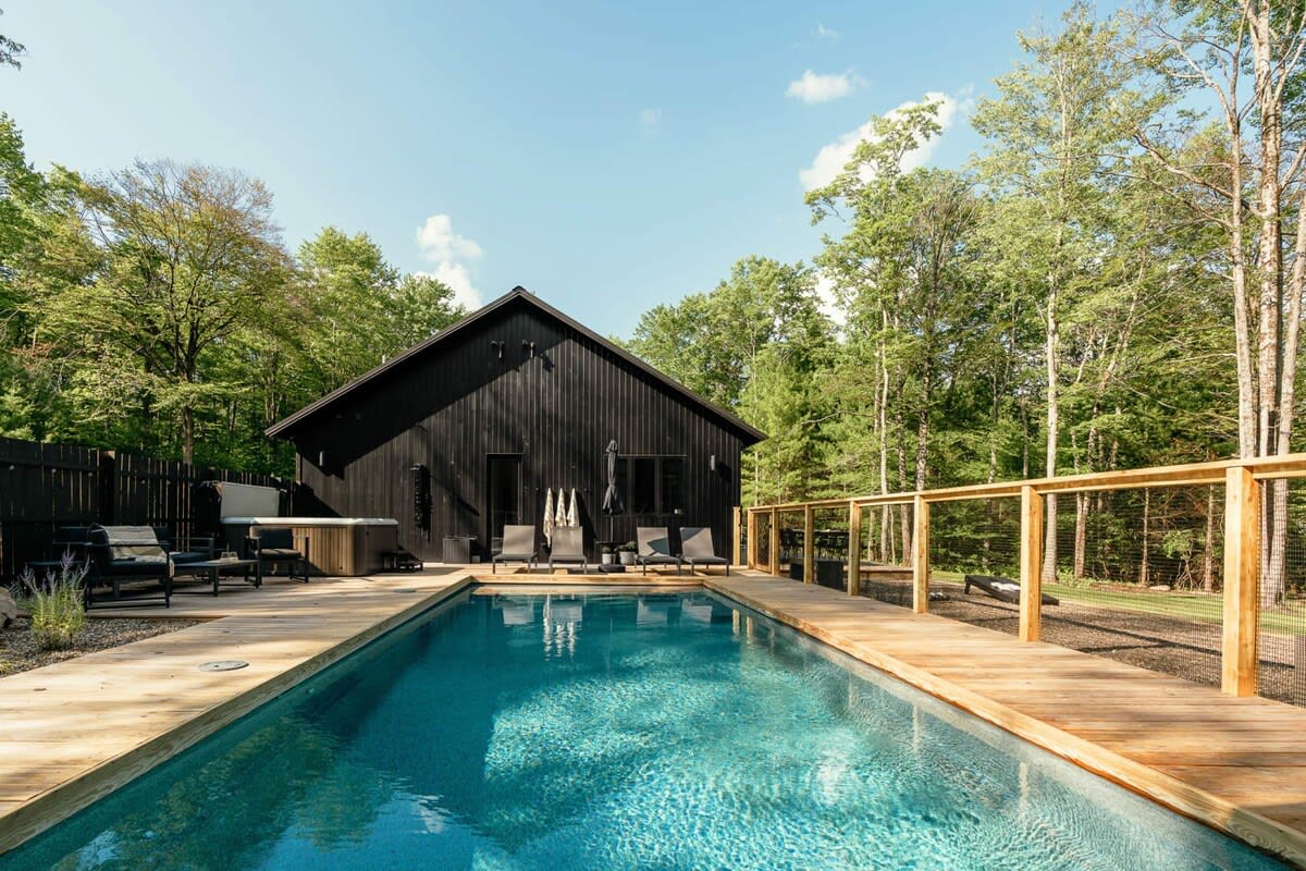 Spirit Cabin: Lakefront w/Pool-Sauna-Cold Plunge