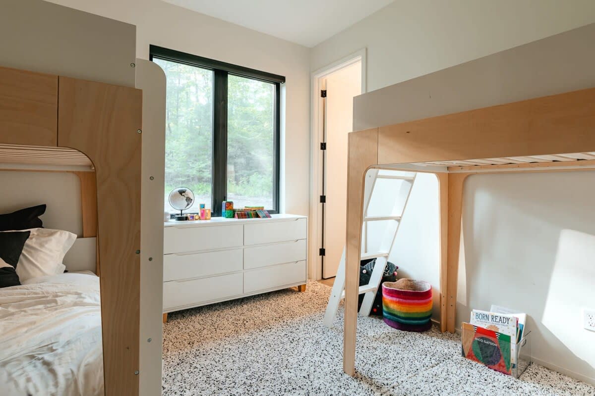 Bedroom 2: Kid's Room