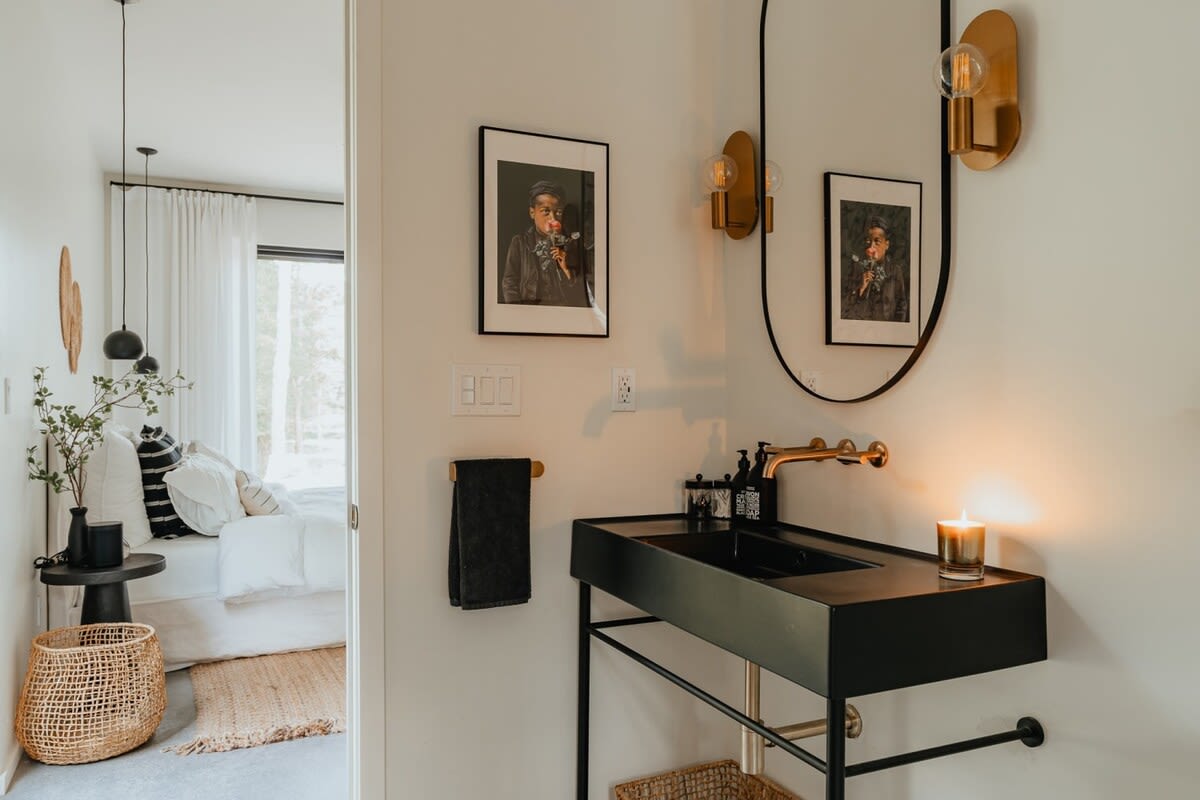 Full Bathroom 2
